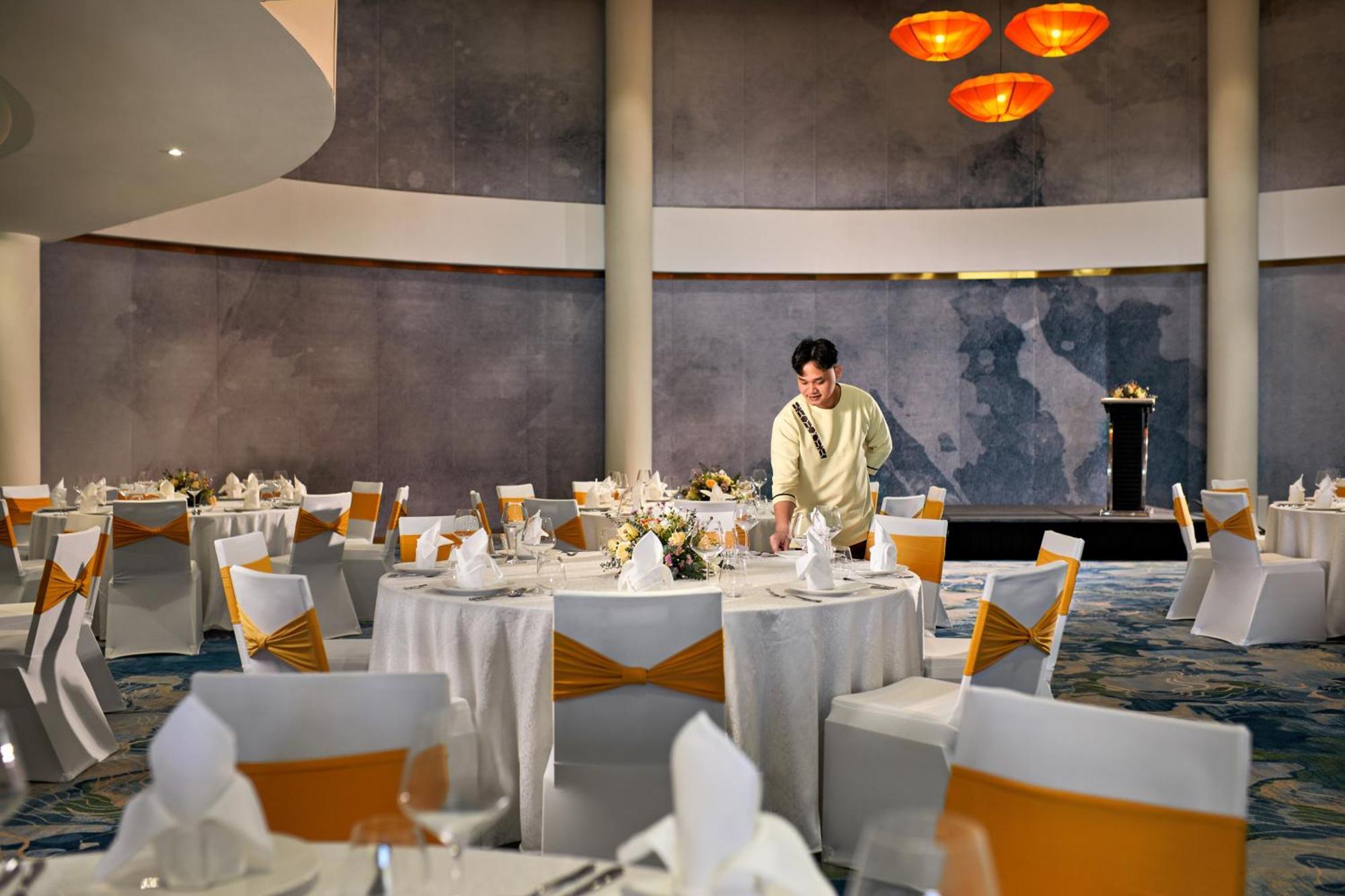 Wyndham Royal Beachfront & Khu nghỉ mát Hội An