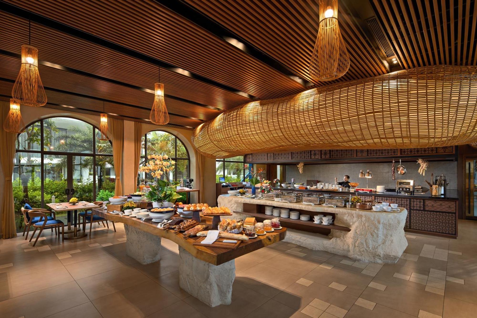Hoi An Royal Beachfront Villa *