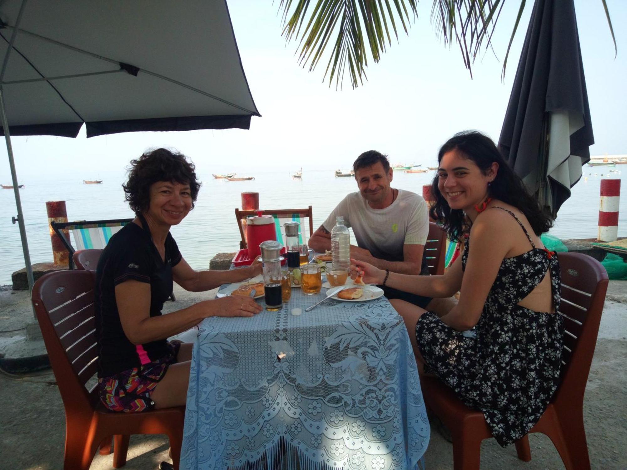 Homestay Cham Island Lau Thu *