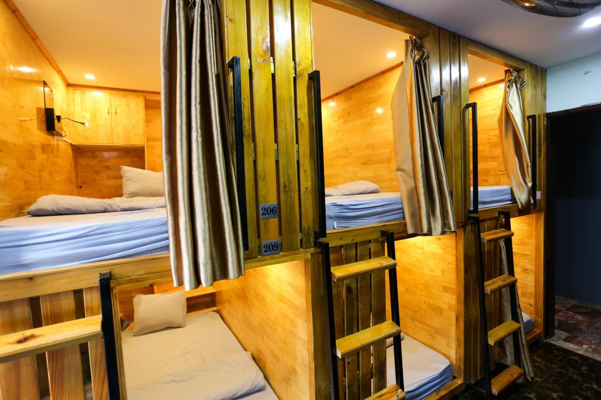 Hostel Catba Pod - Restaurant And Rooftop Bar *