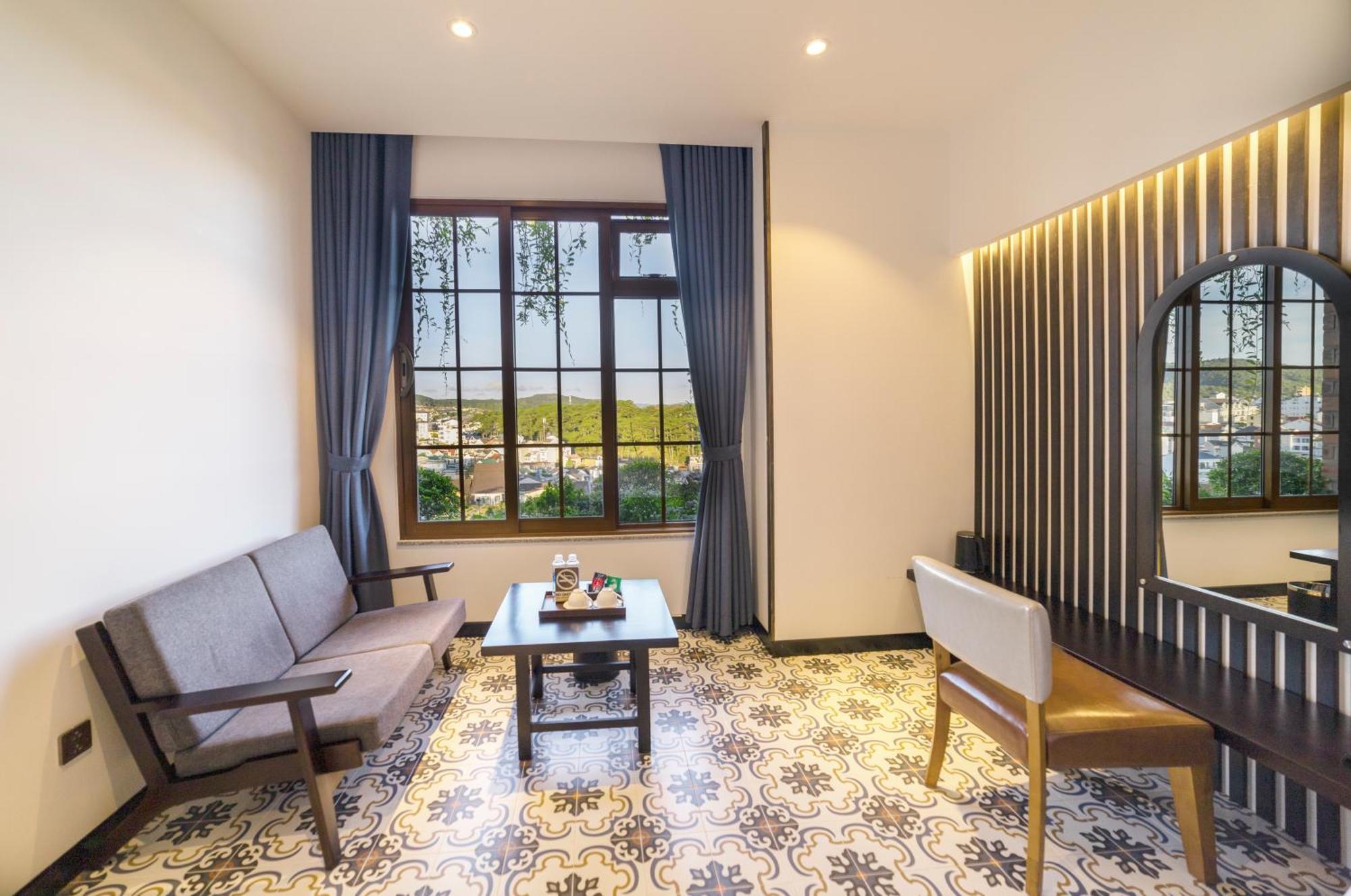Brick House 3*