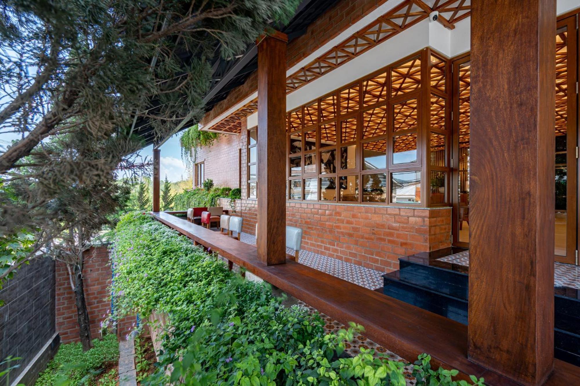 Brick House 3*