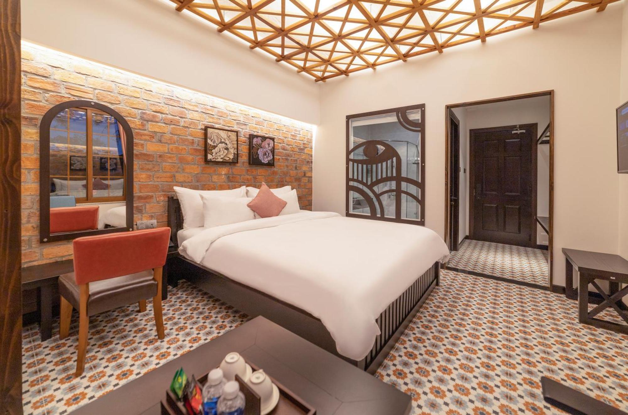 Brick House Hotel 3*