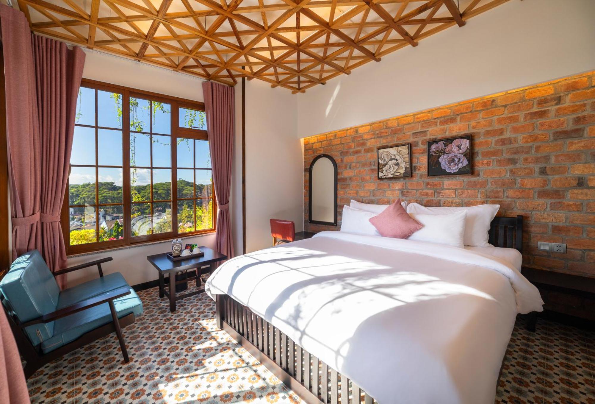 Hotel Brick House Đà Lạt
