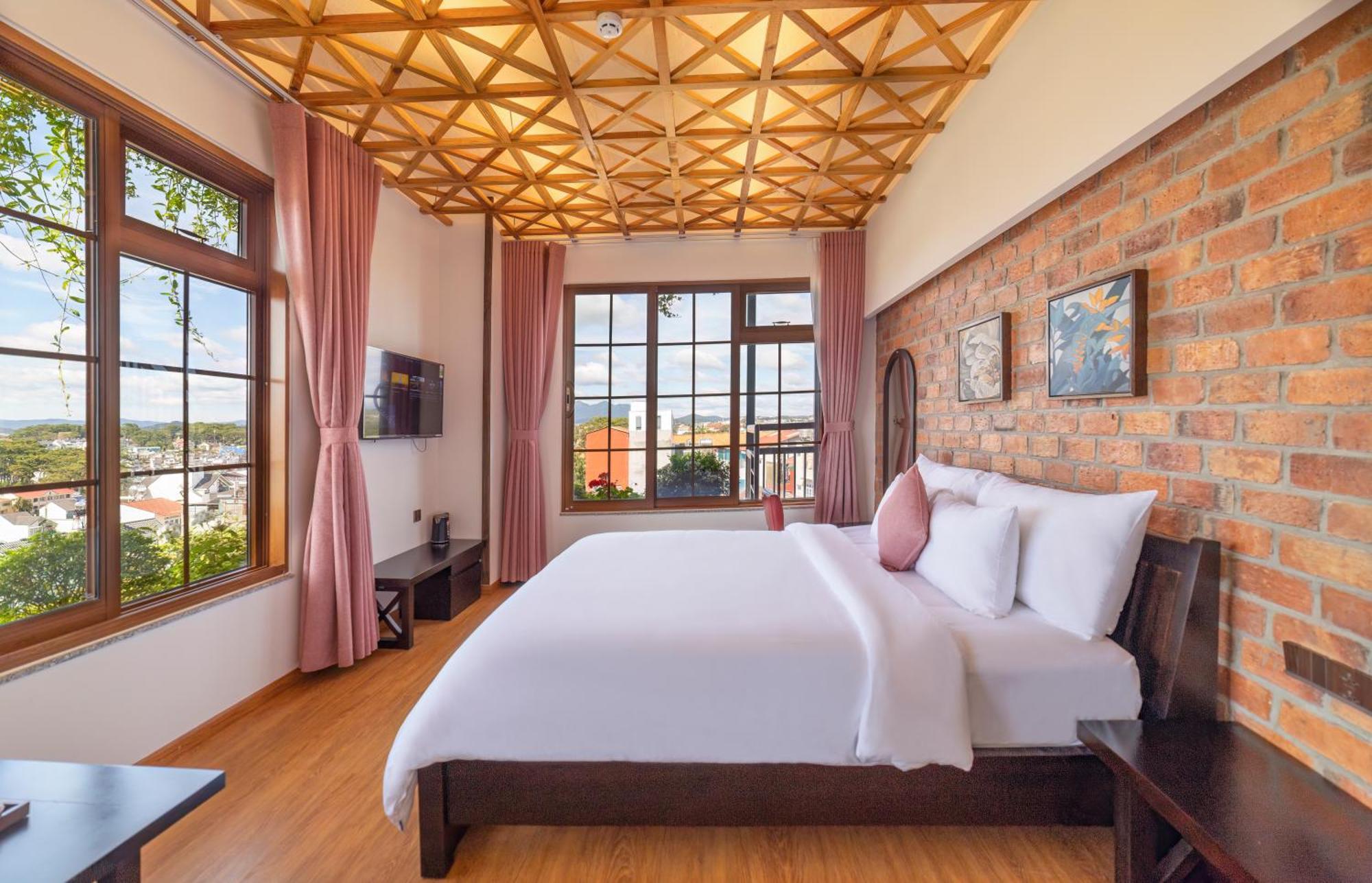 Brick House Hotel 3*