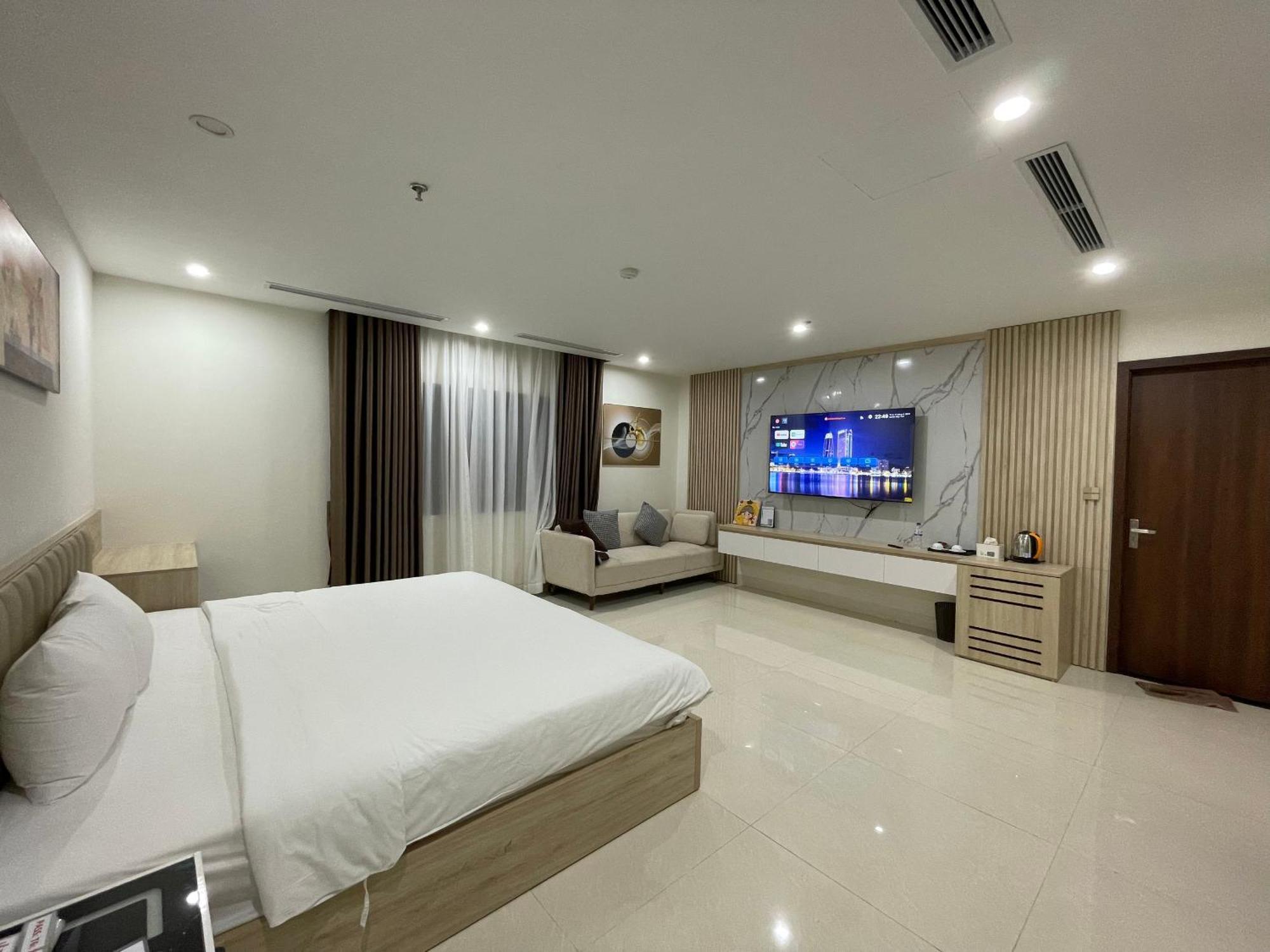 Hotel Lucasta Hạ Long