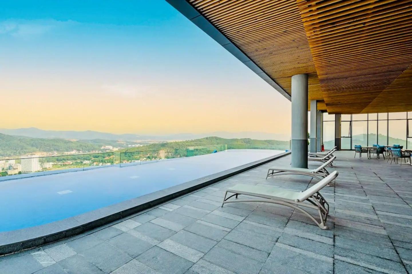 Fowlers' House By Alacarte Bay * Ha Long