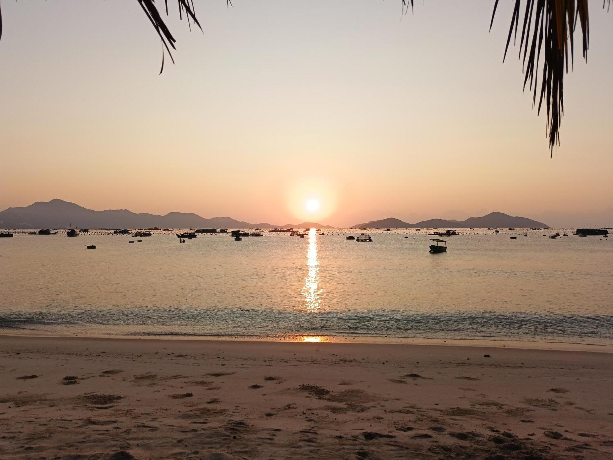 The Sunrise Anh Tu * Cam Ranh