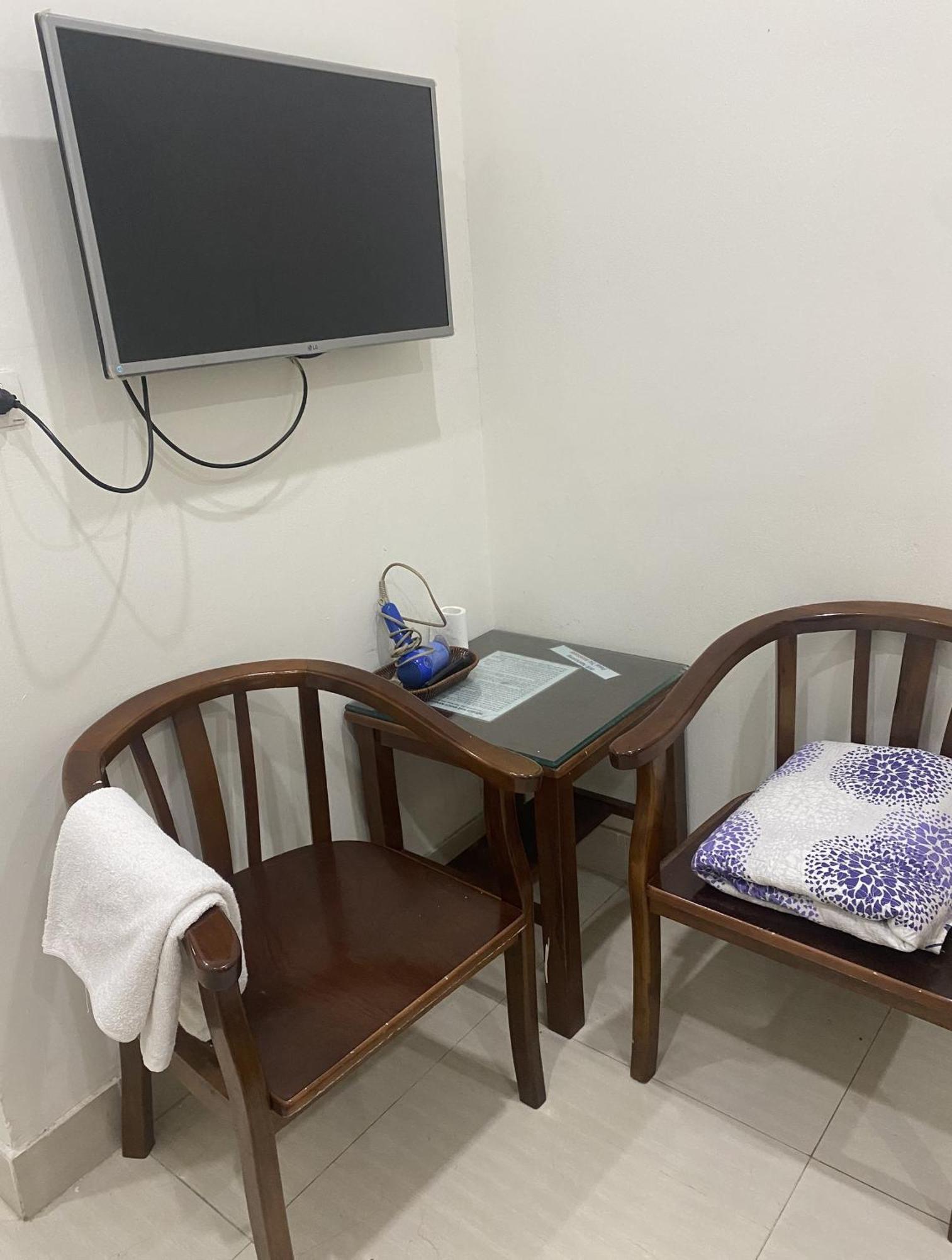 Nam Cuong - Phong Don Co Cua So Thoang Mat Khep Kin - Thang Bed & Breakfast Hà Nội
