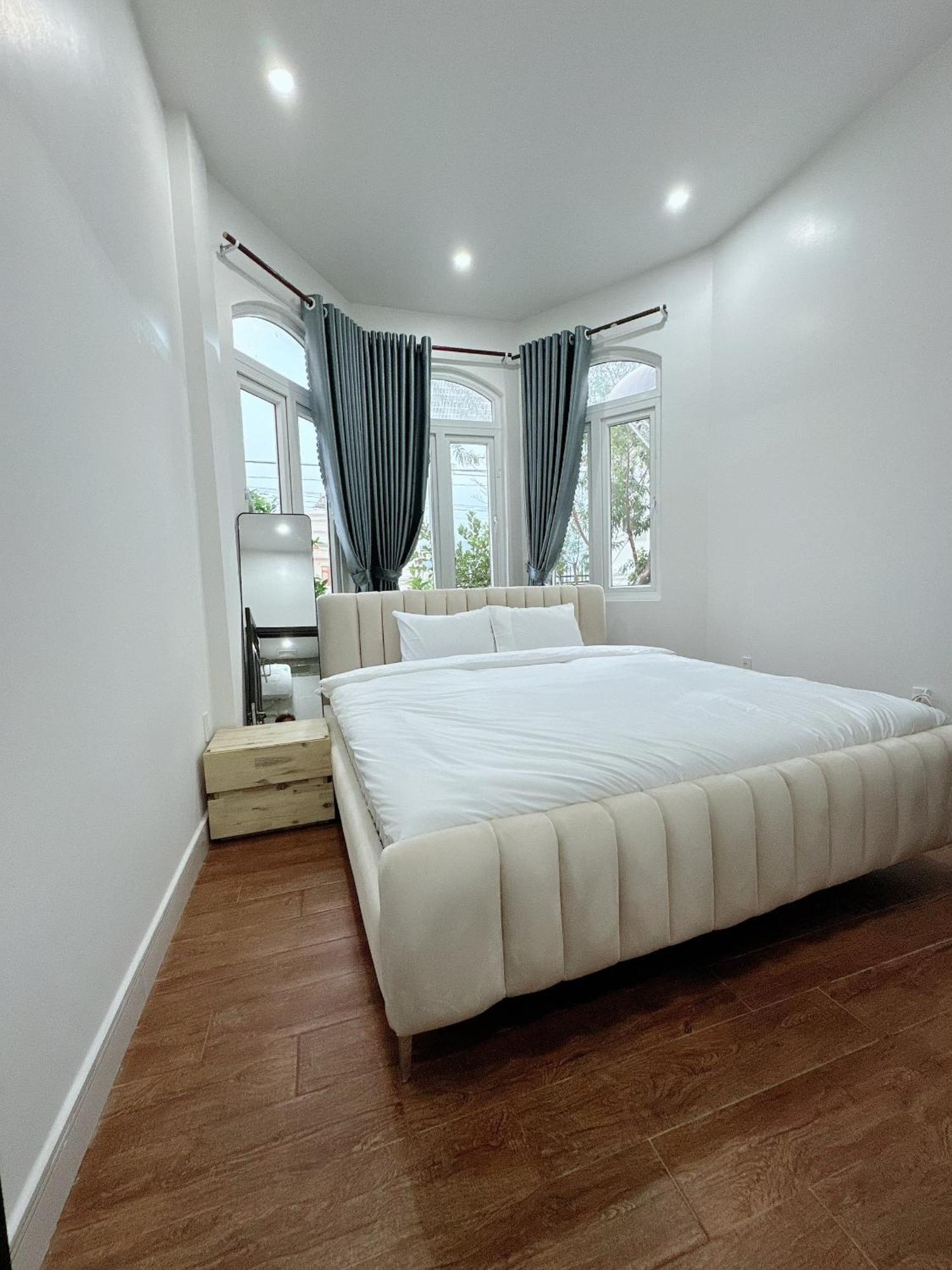 Luxury Khoi Nghia Bac Son Gan Cho Dem - Gan Ho Xuan Huong Villa *