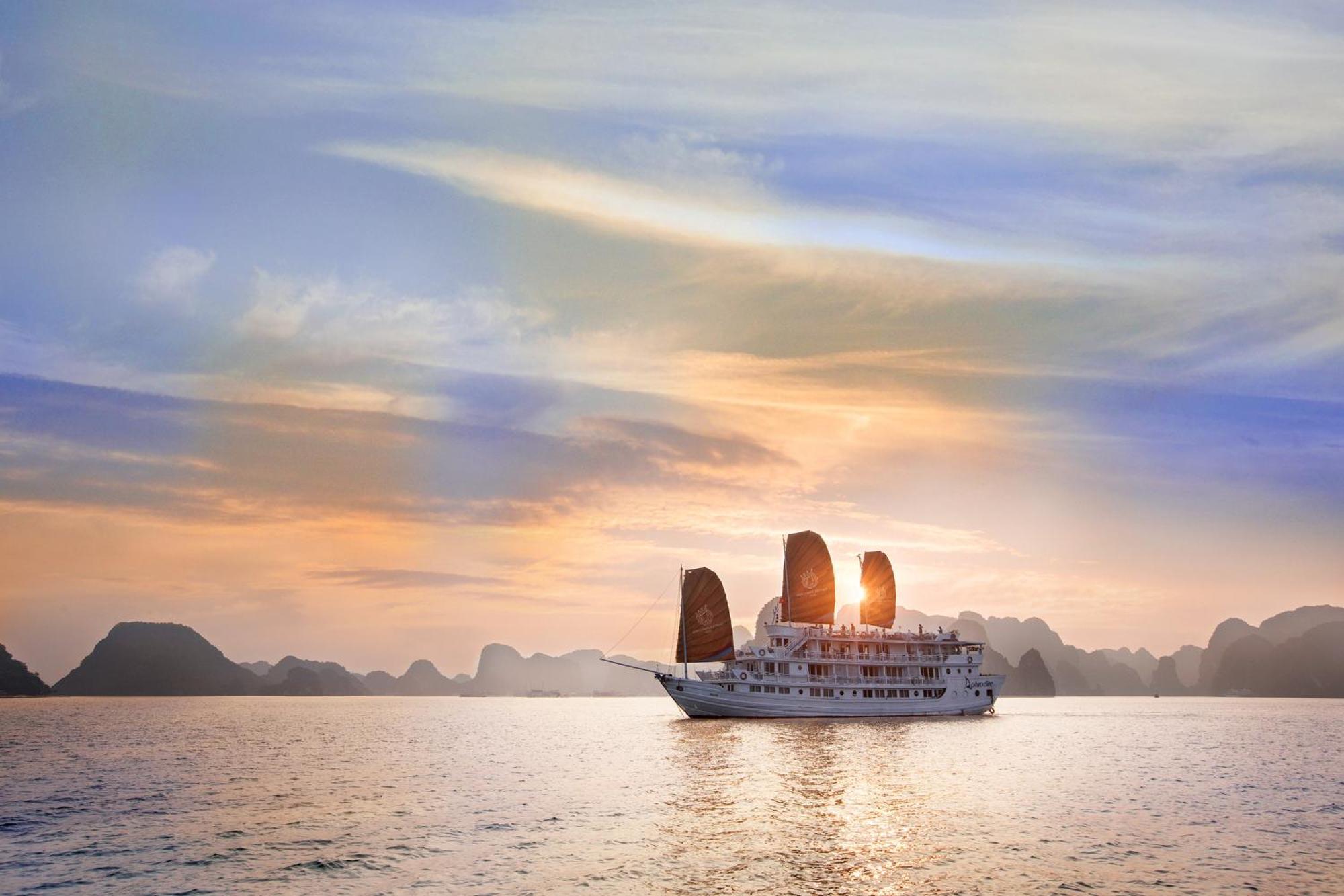 Hera Grand Lux Cruise On Bay  5*