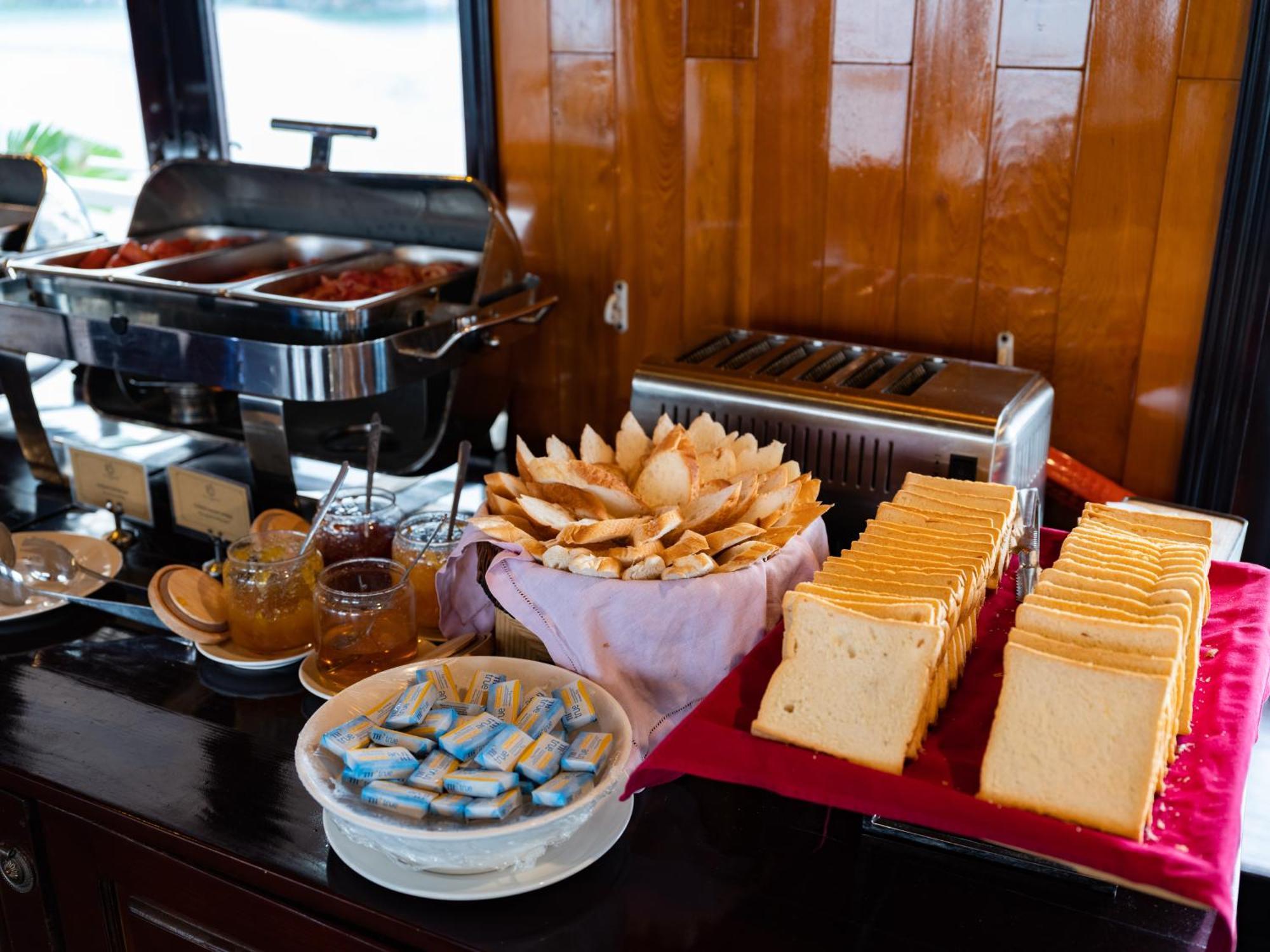 Hera Grand Lux Cruise On Bay Ha Long