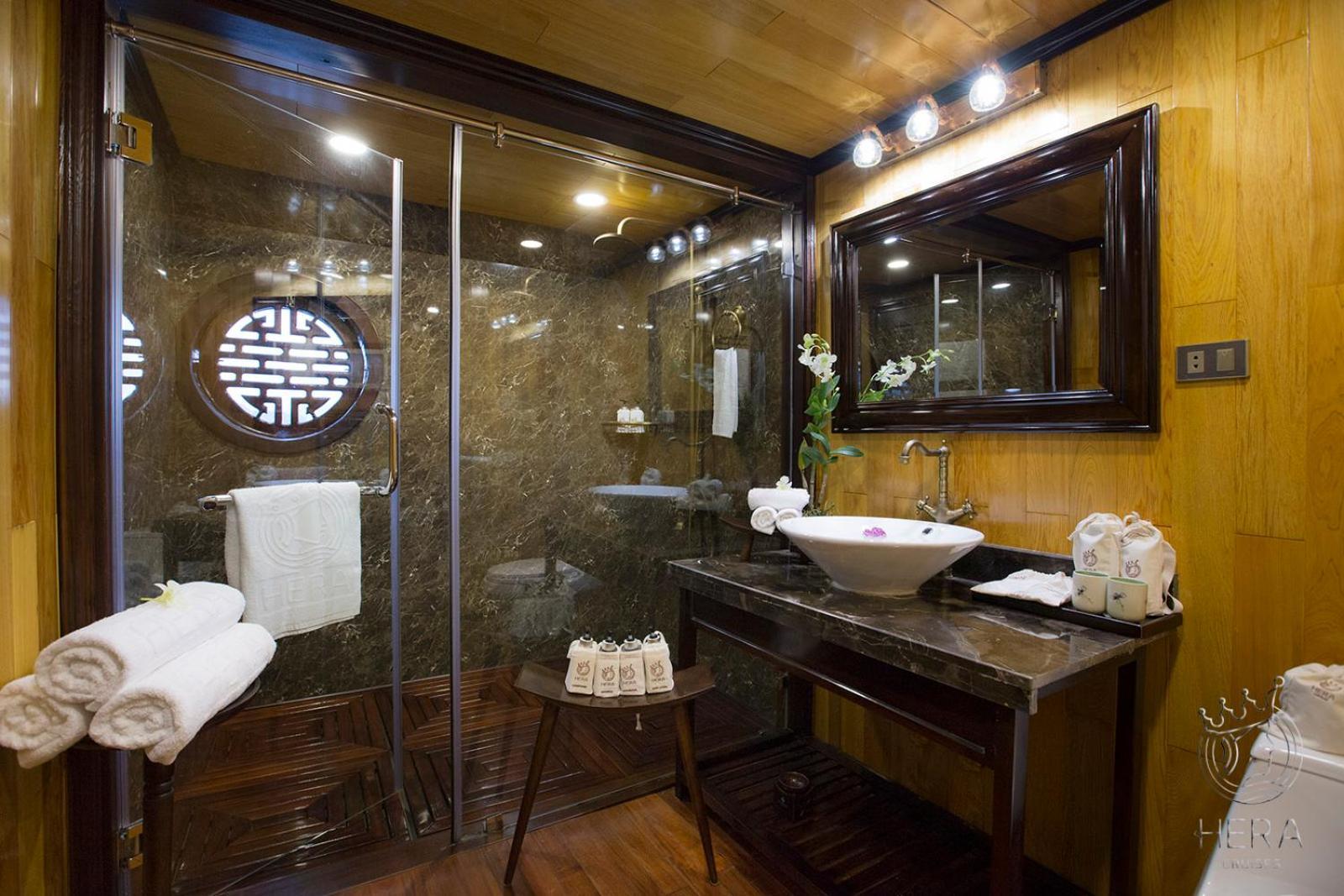 Hera Grand Lux Cruise On Bay  Hạ Long