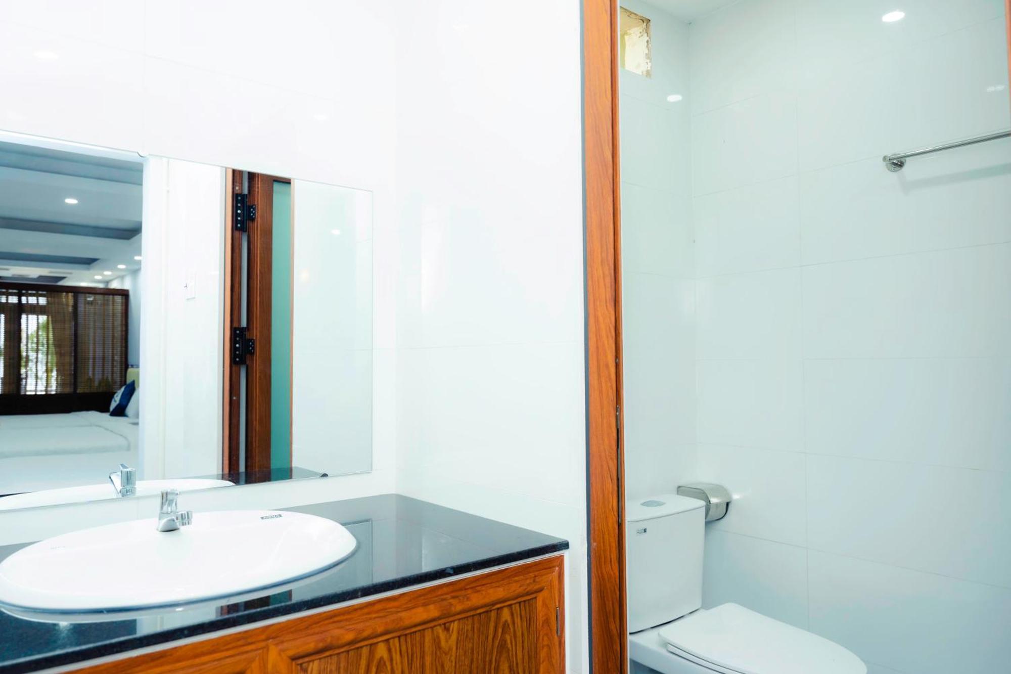Ho Park Khach San - 3*