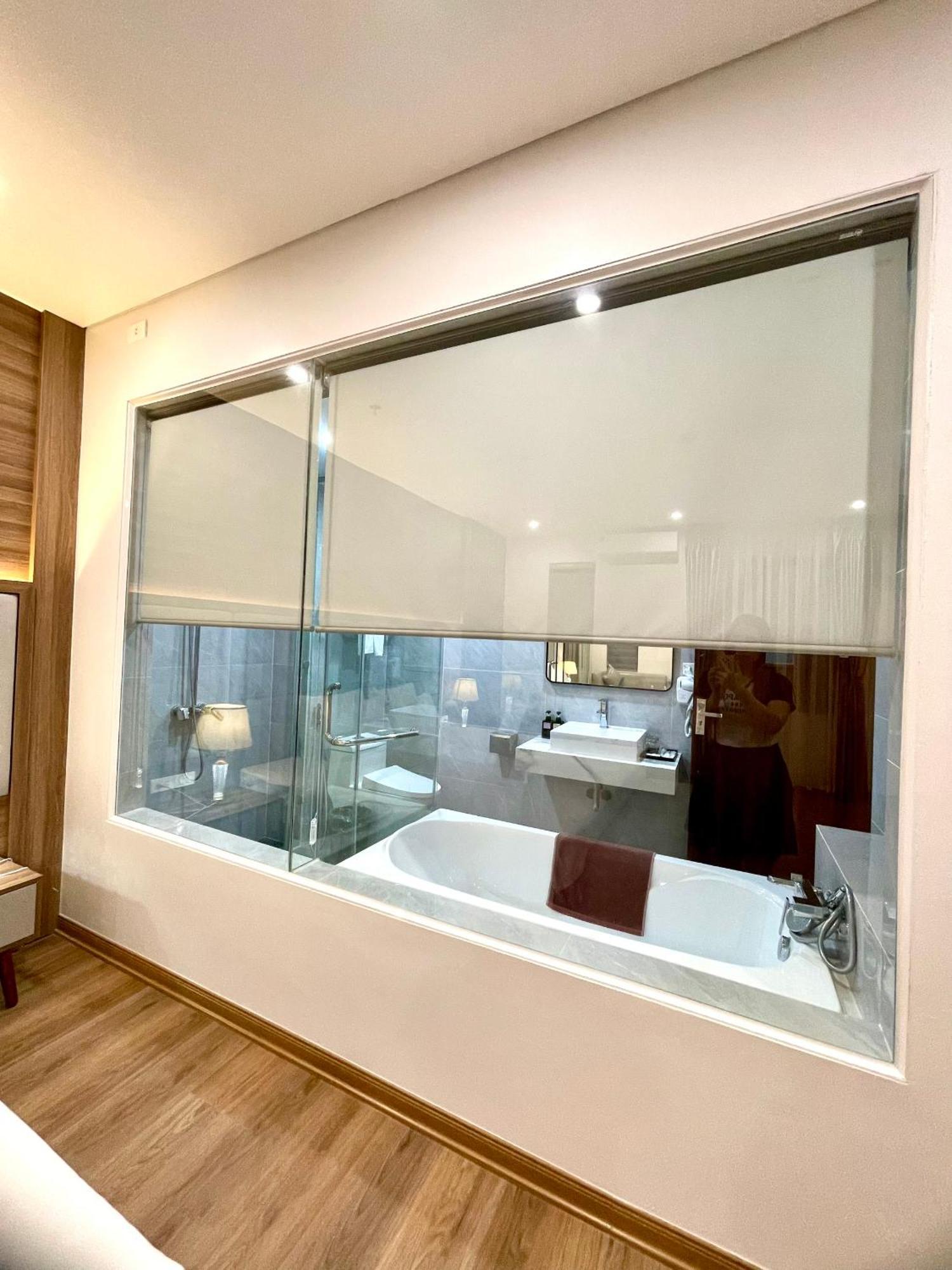 Halong Hotel 3*