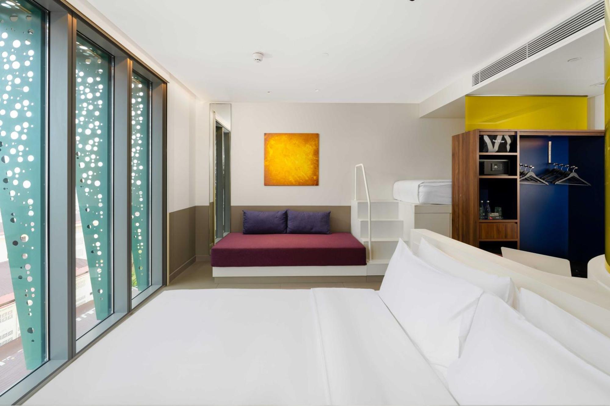 Khách sạn Wink - 24hrs & Rooftop Pool Bar