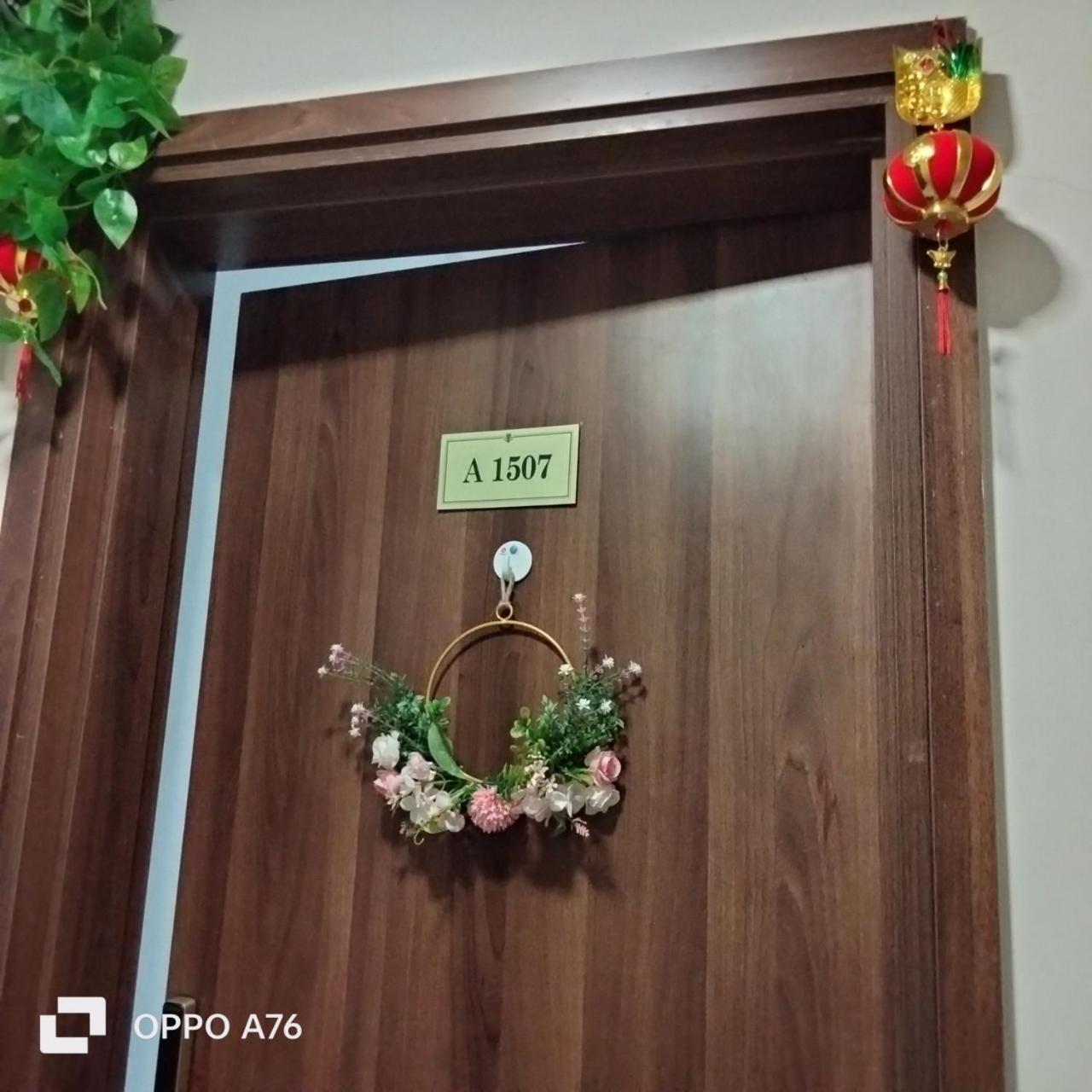 Happiest 1 - Manor Crown * Hue