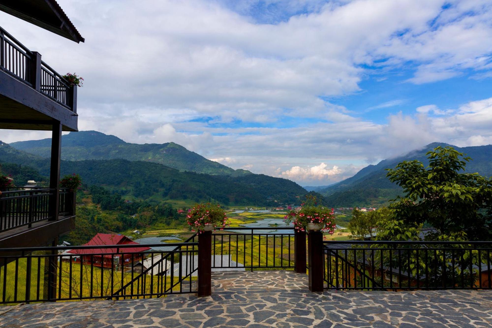 Black Ship Lodge Sa Pa