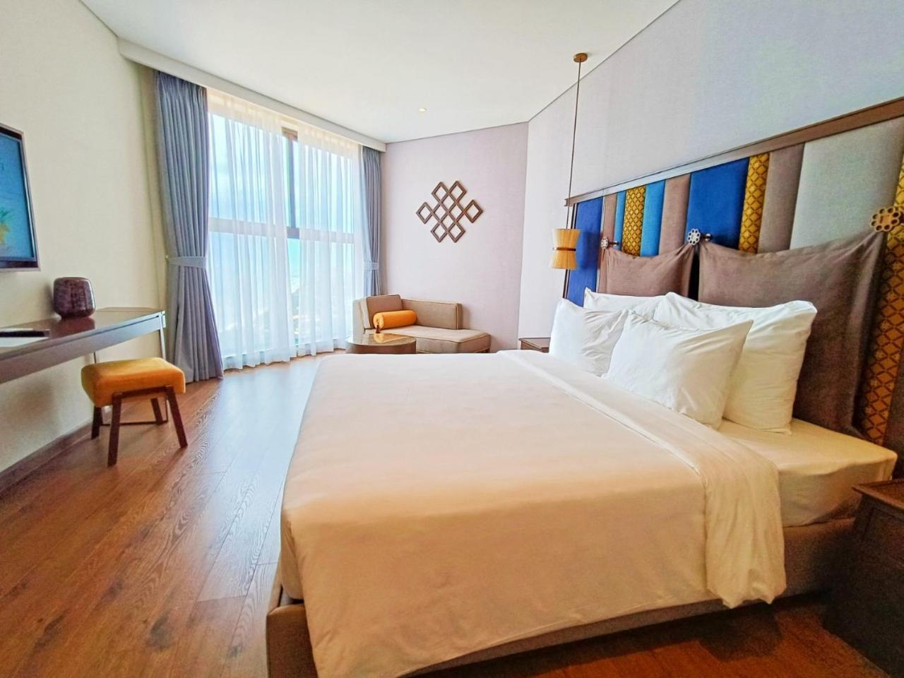 Apec Nirvana Peace Hotel