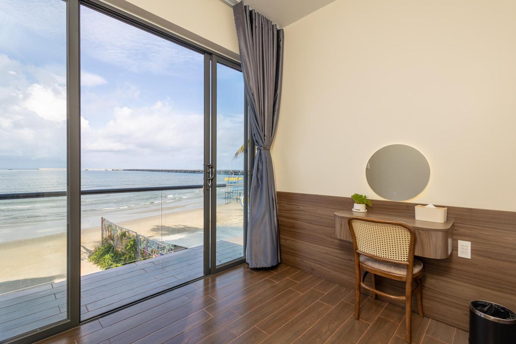 Apartment Wave Sound House
