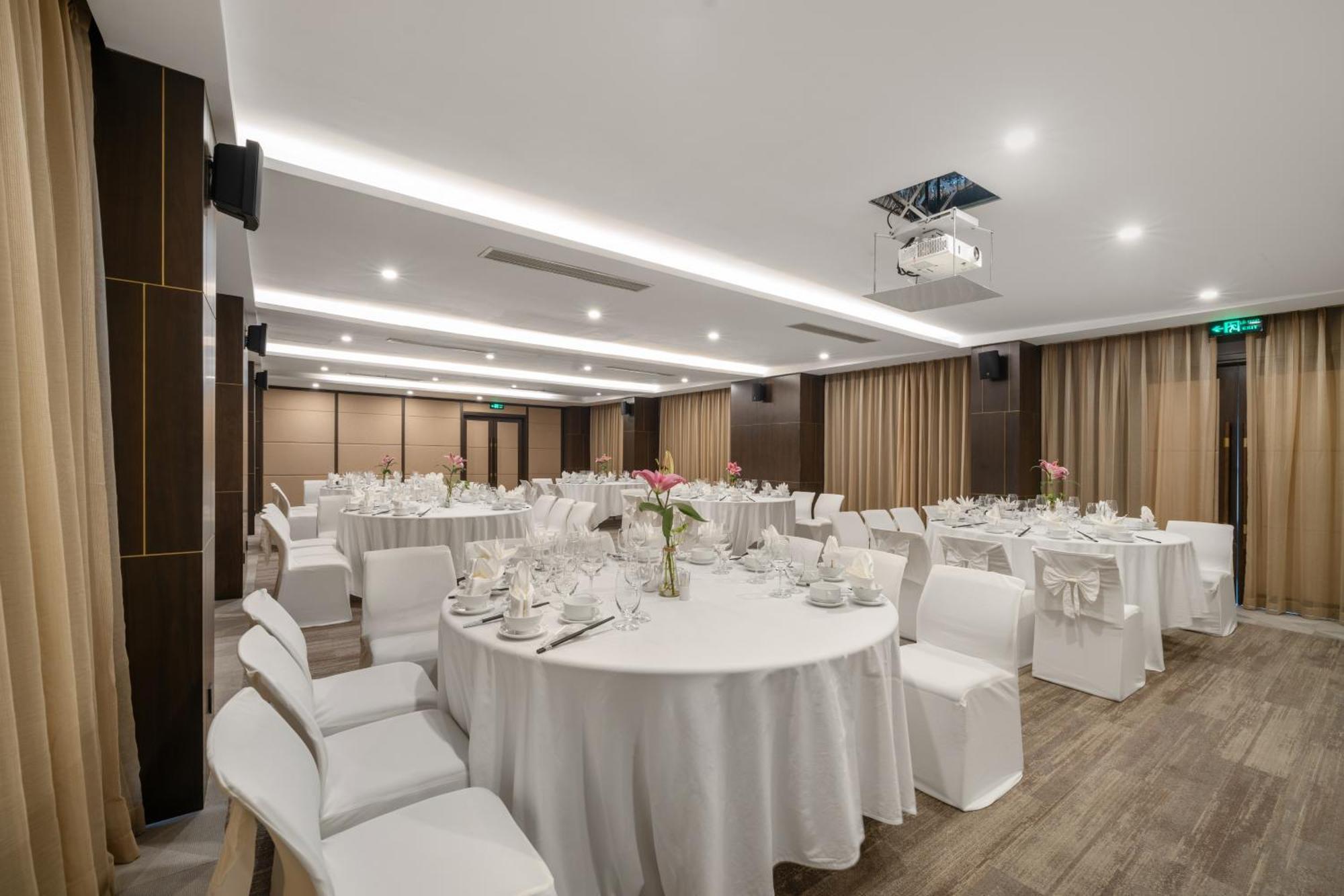 Satya Market Hotel