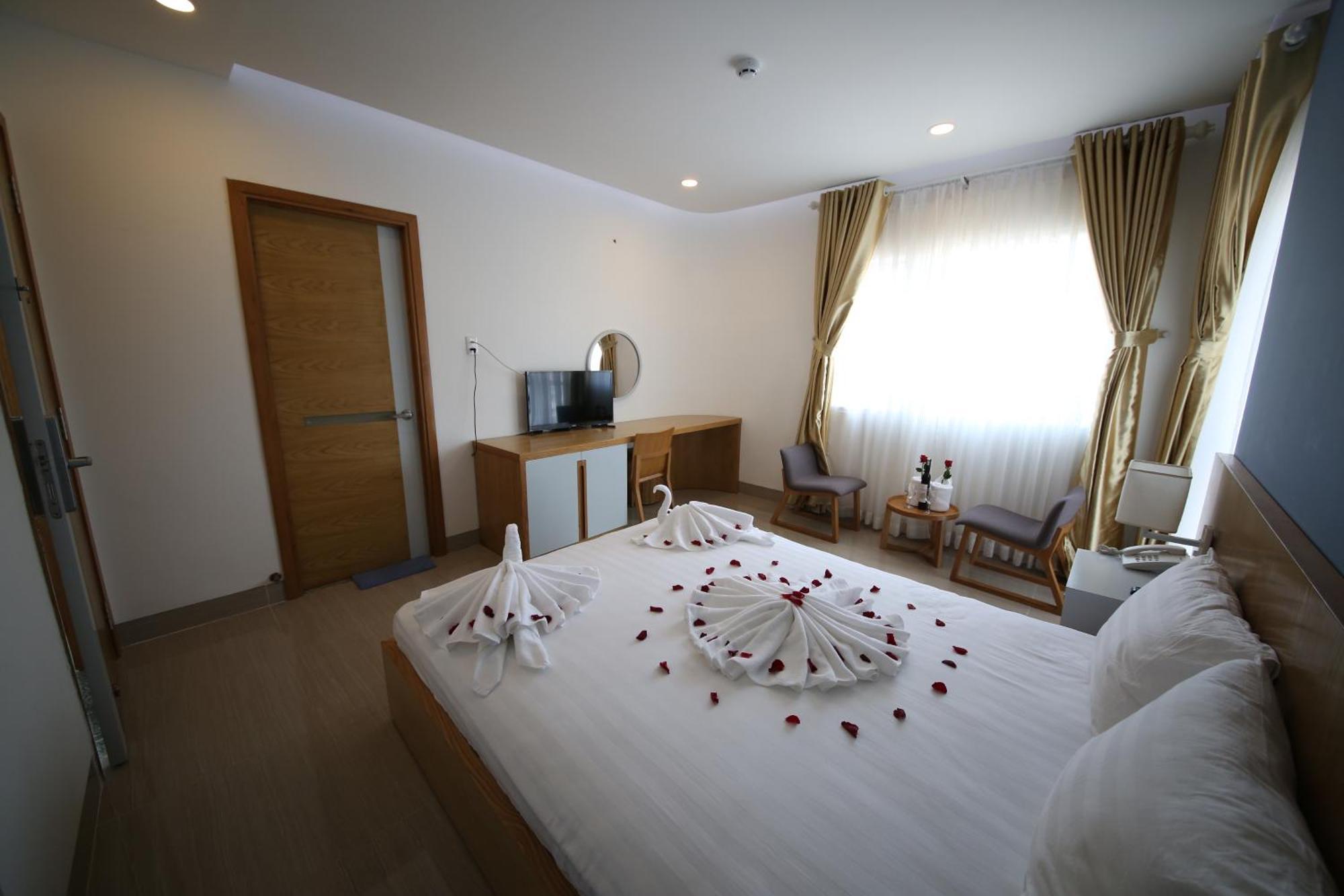 Hotel Sailing