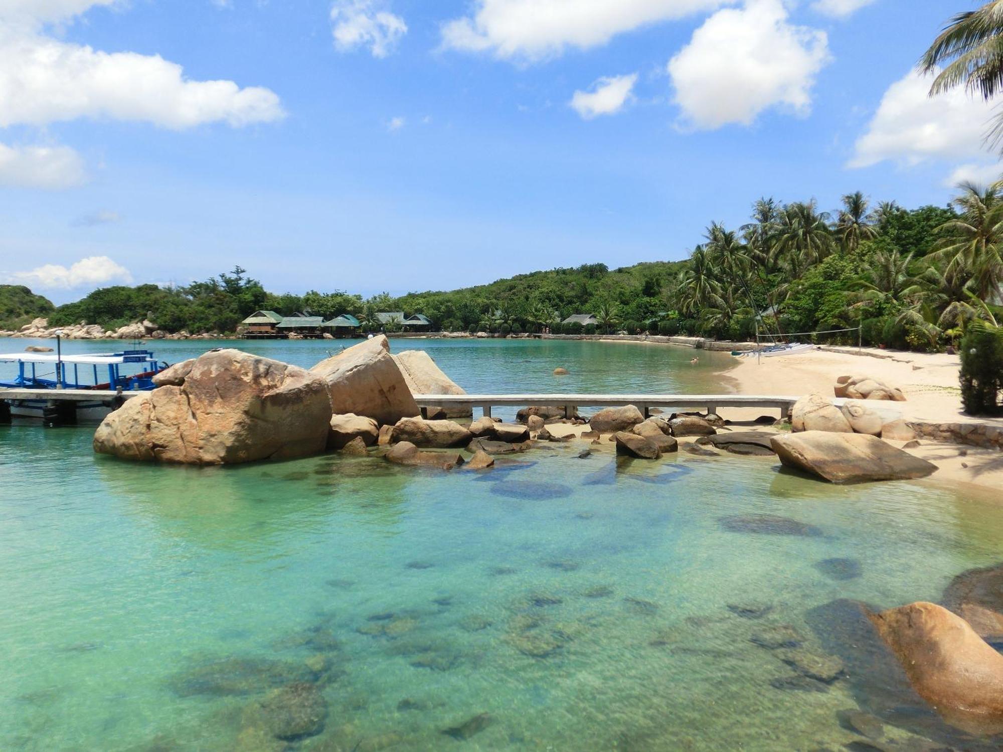 Resort Whale Island 4*