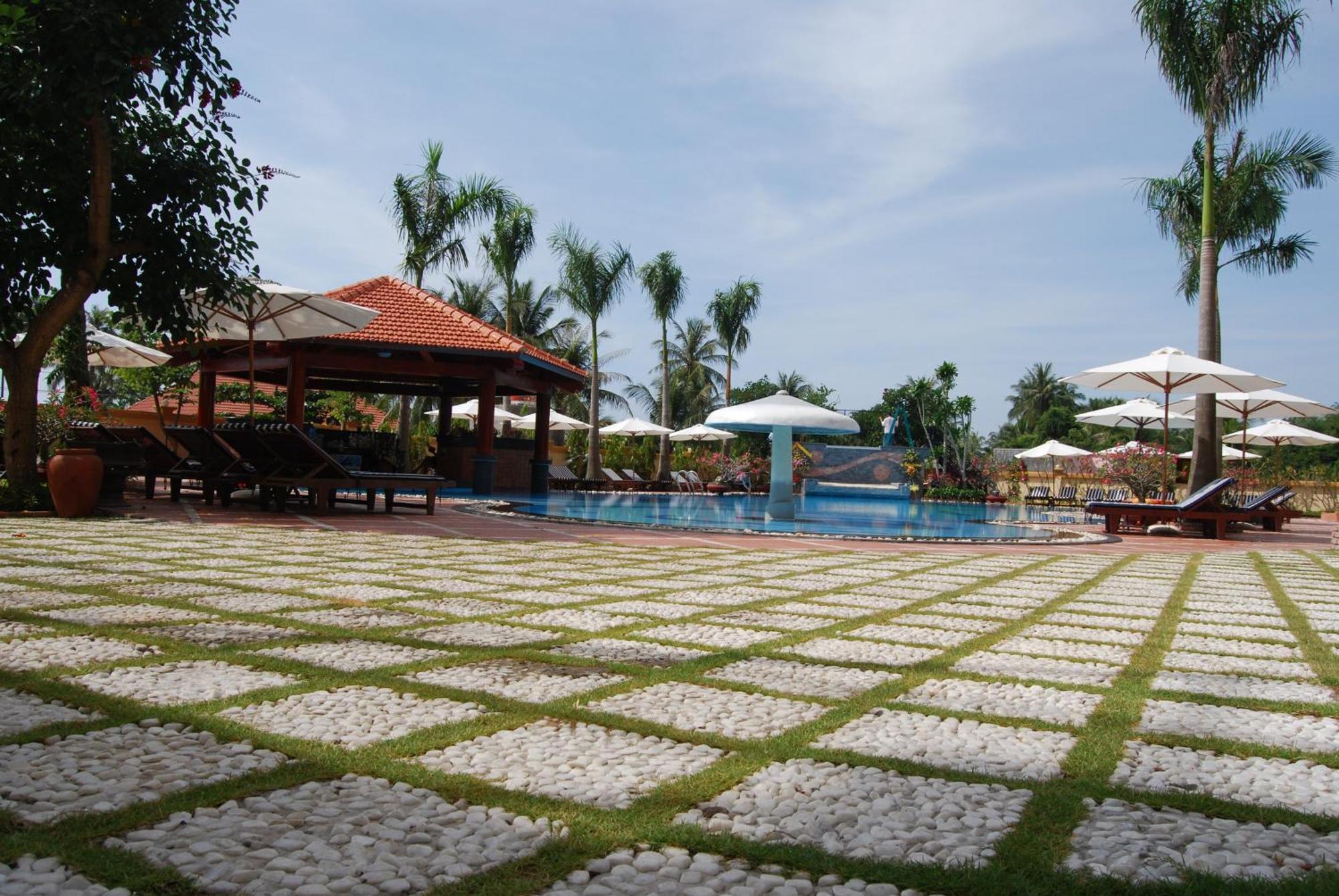 Khu nghỉ mát Tien & Mũi Né