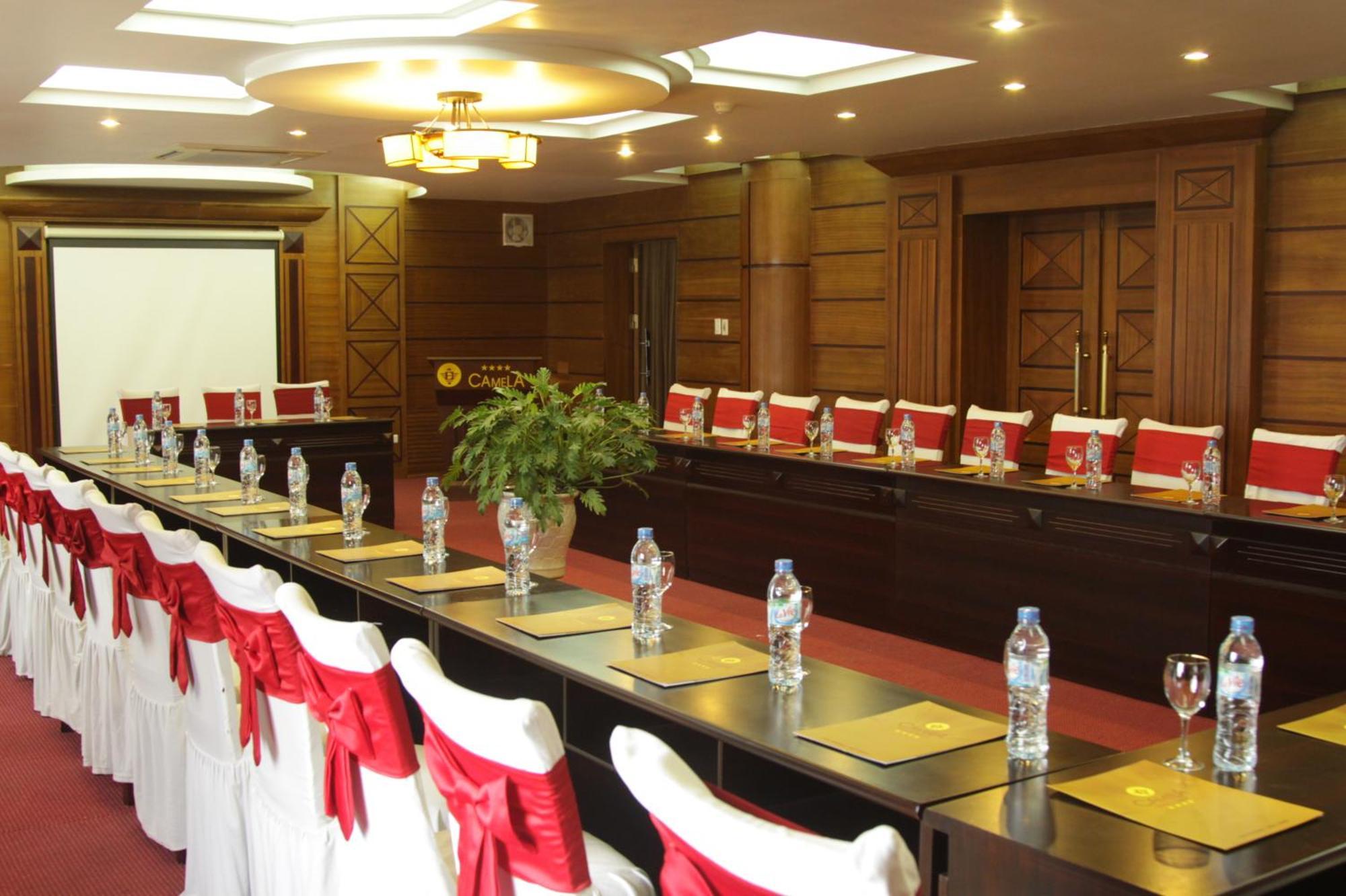 Camela & Hotel 4*