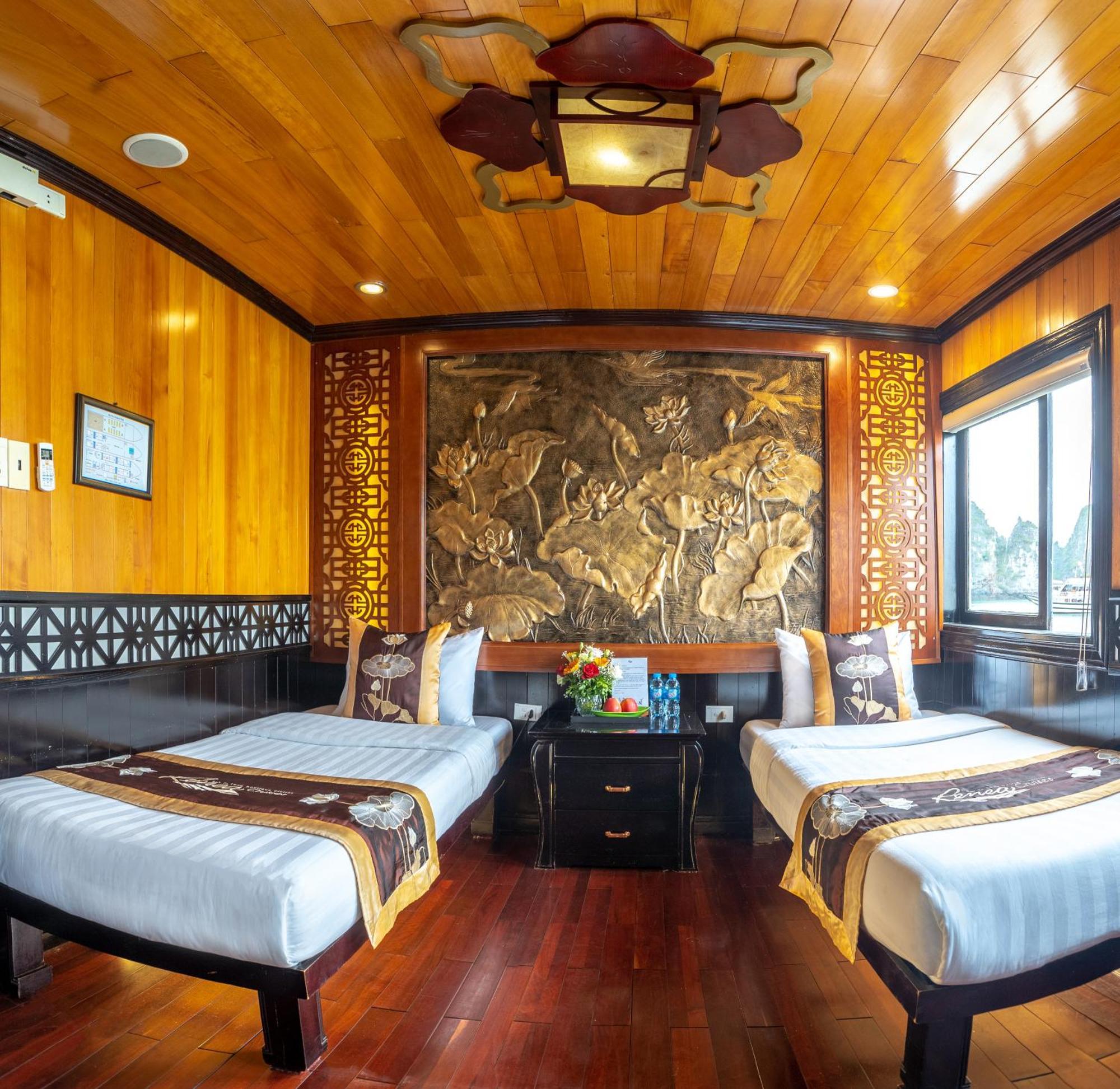  Renea Cruises Halong