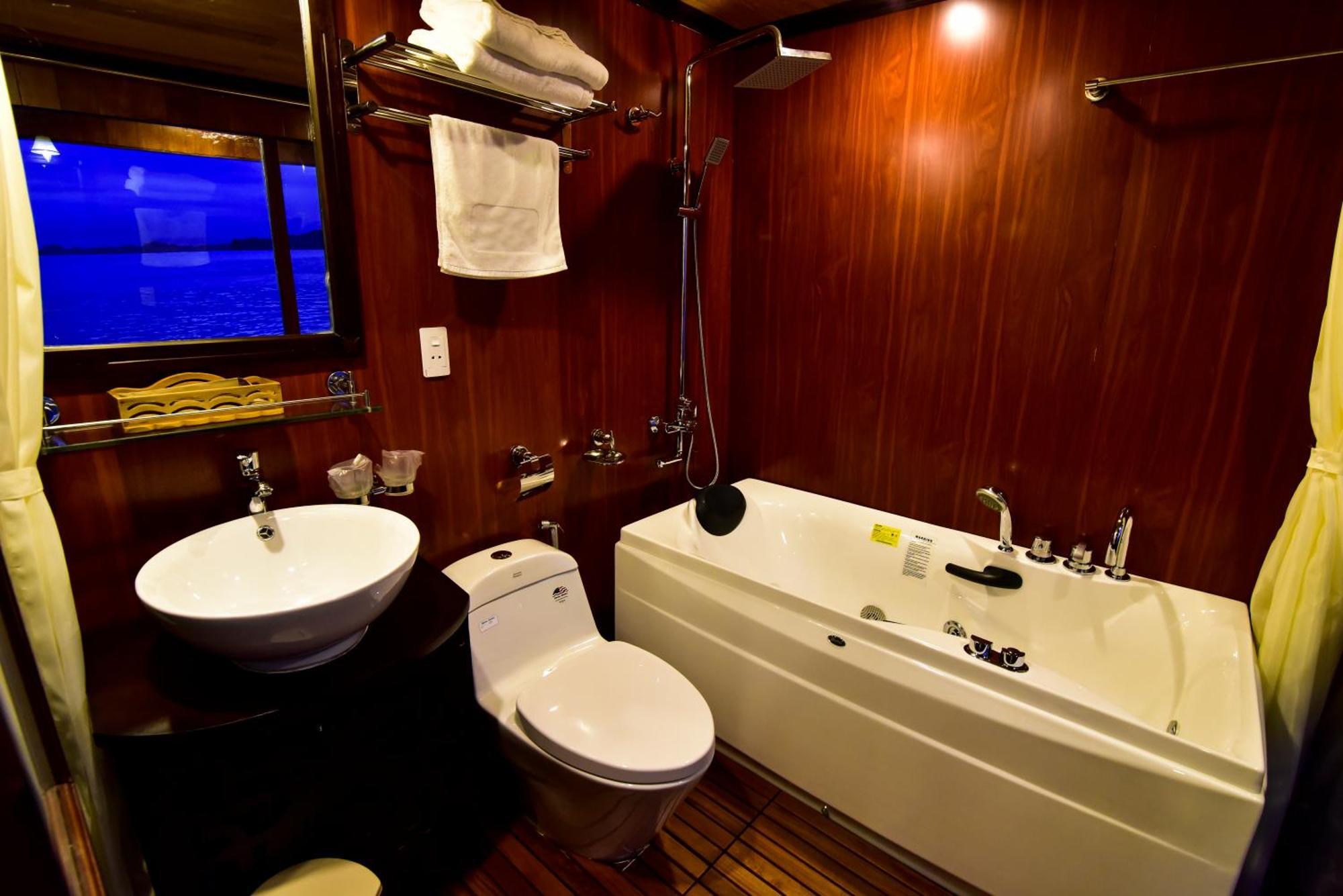 Renea Cruises Halong 4* Ha Long