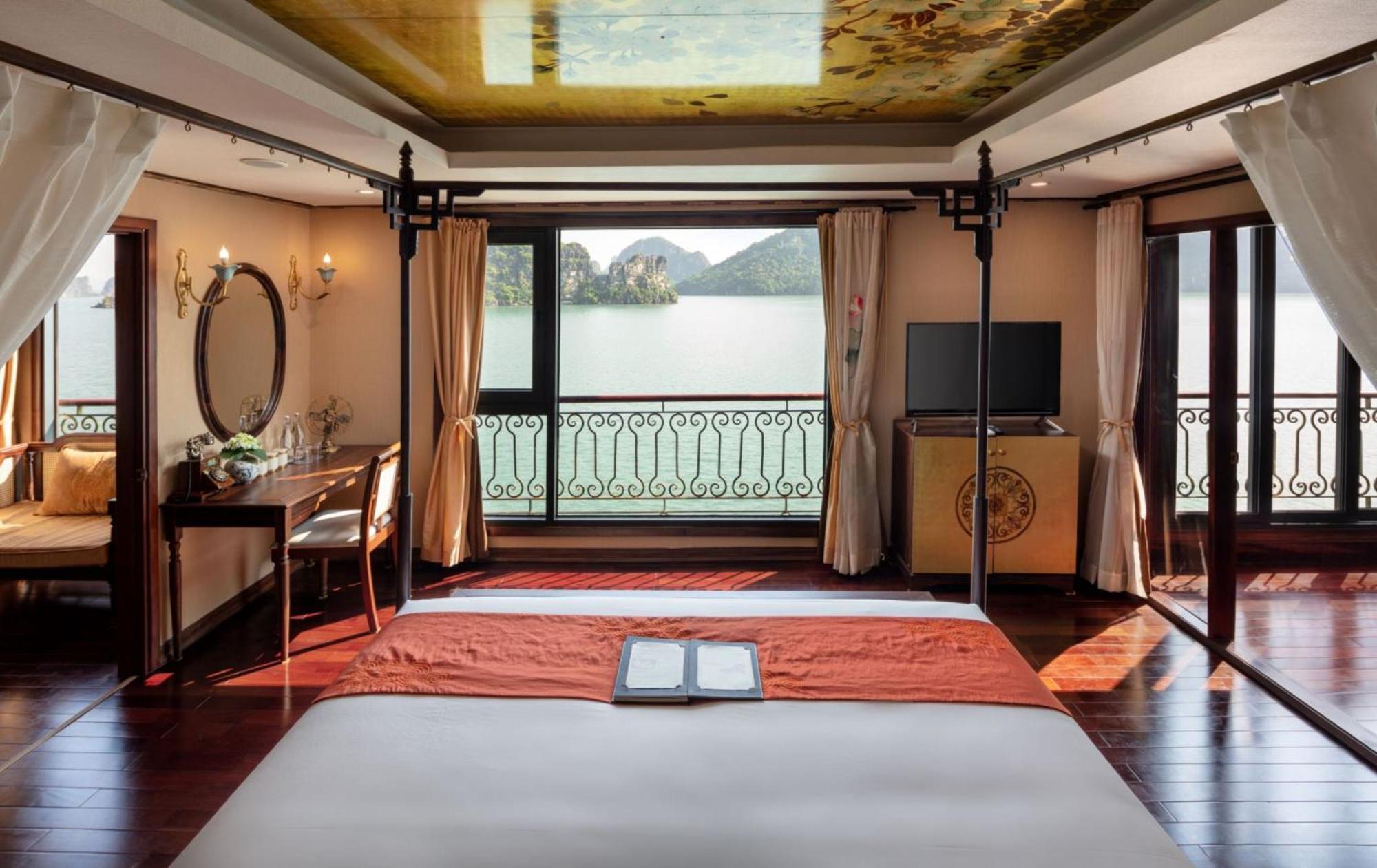Indochine Cruise  Hạ Long