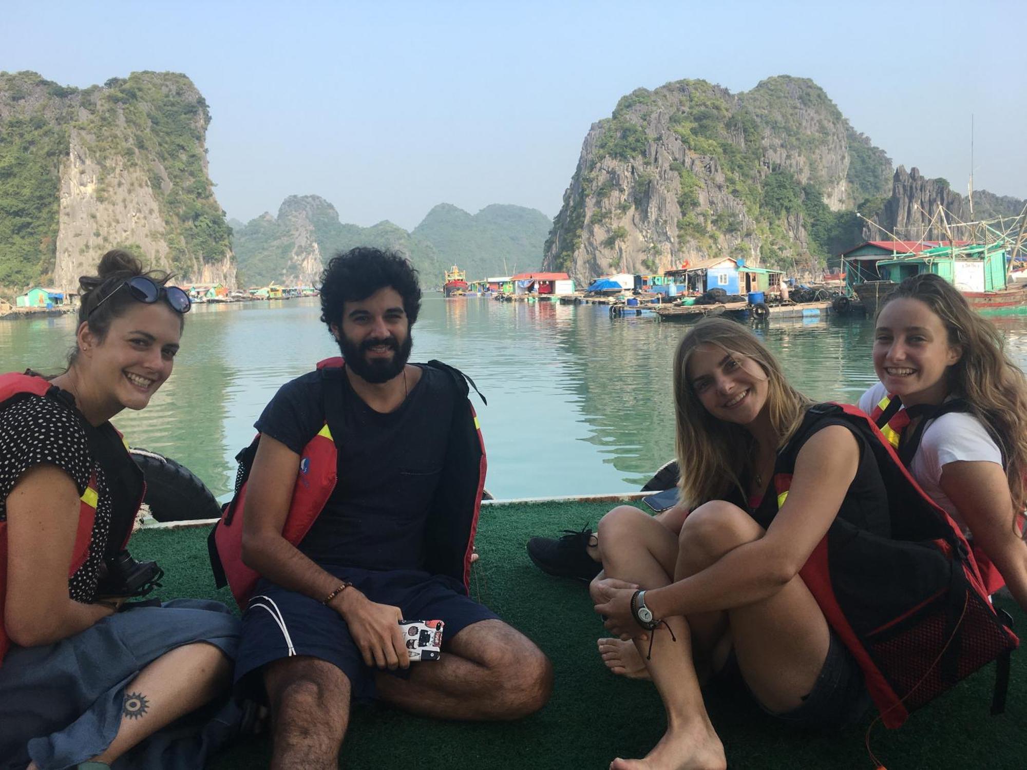 Botel Cat Ba Bay Cruises Dong Khe Sau
