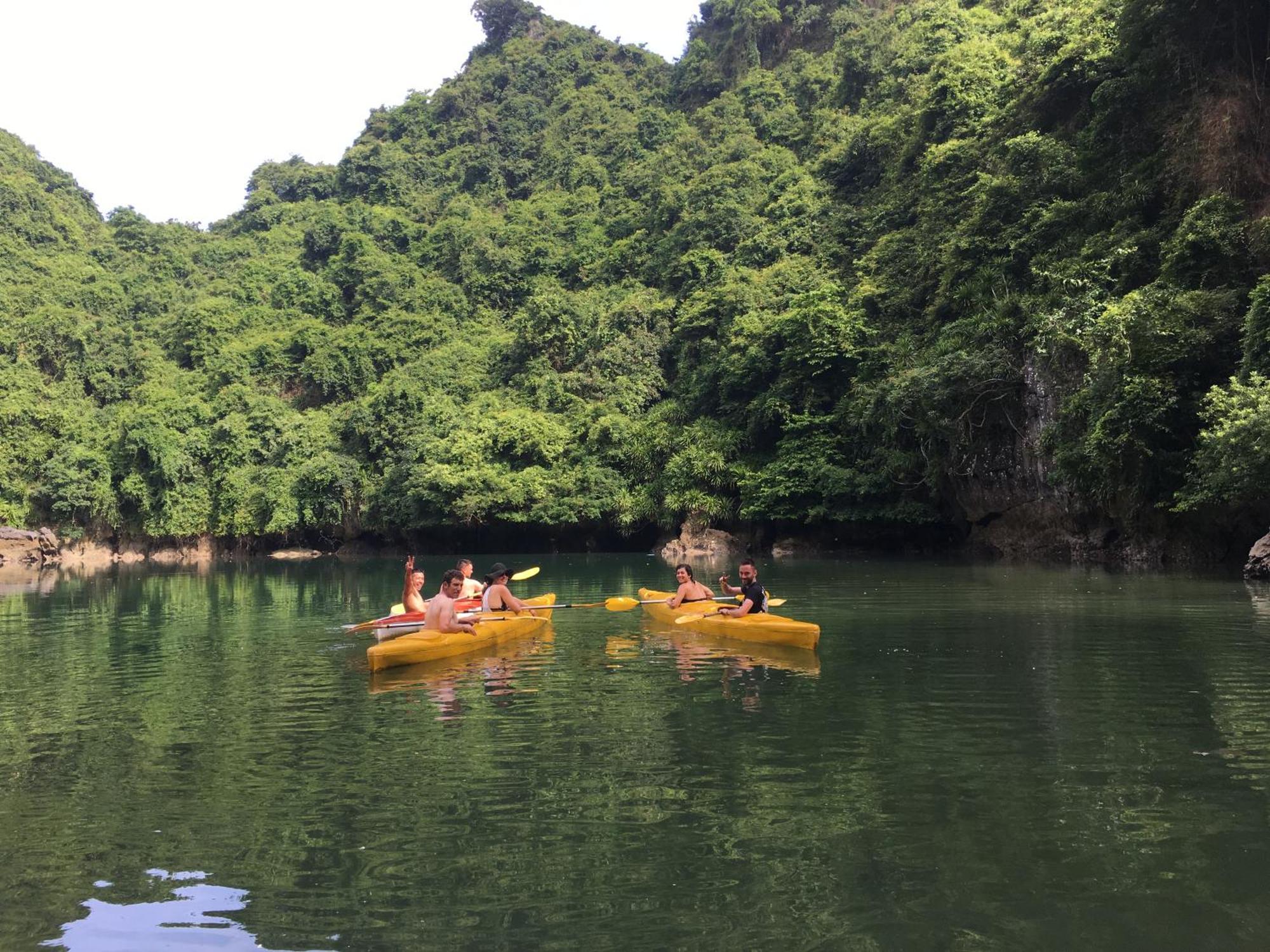 Cat Ba Bay Cruises Botel 2*