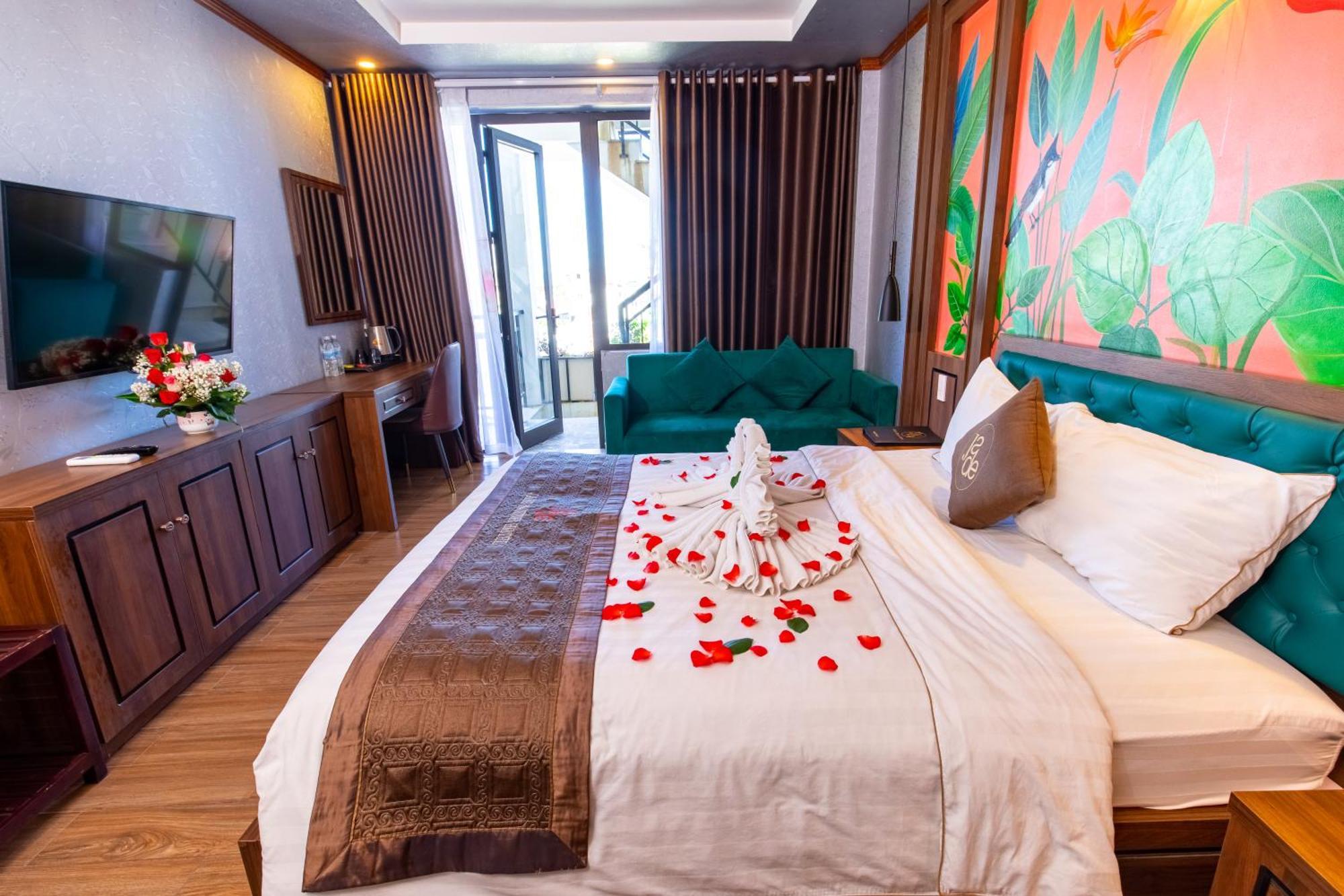 Hotel Jade Scene