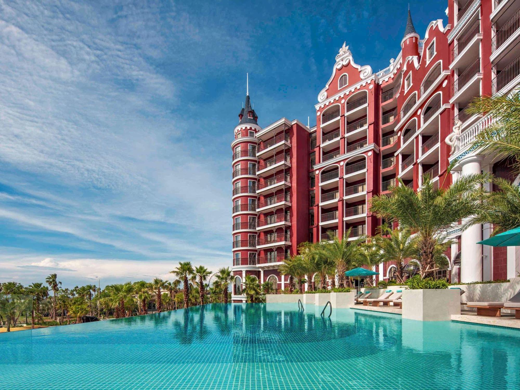 Resort Moevenpick 5*
