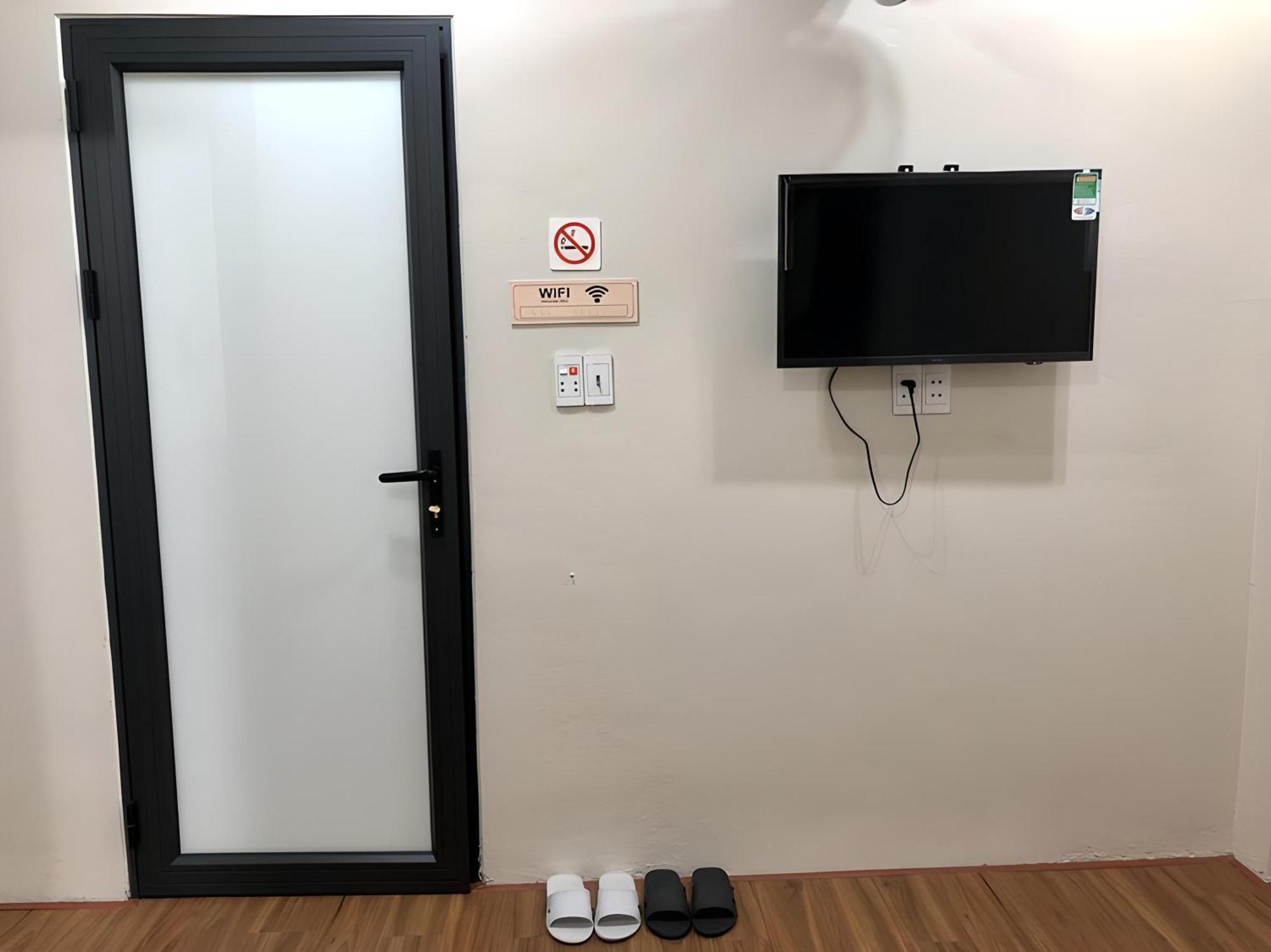 Tit Mit Hostel *