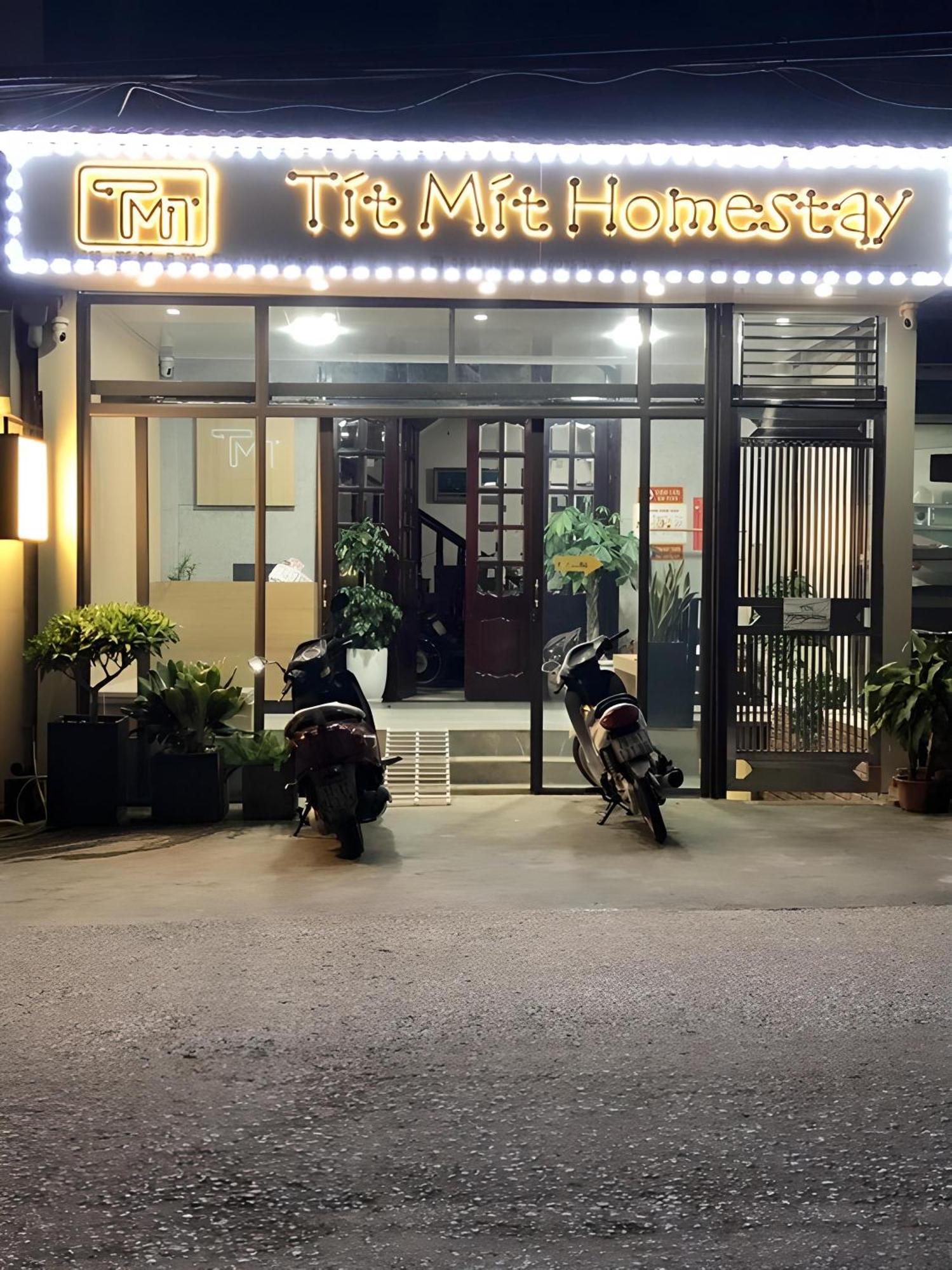 Tit Mit Hostel *