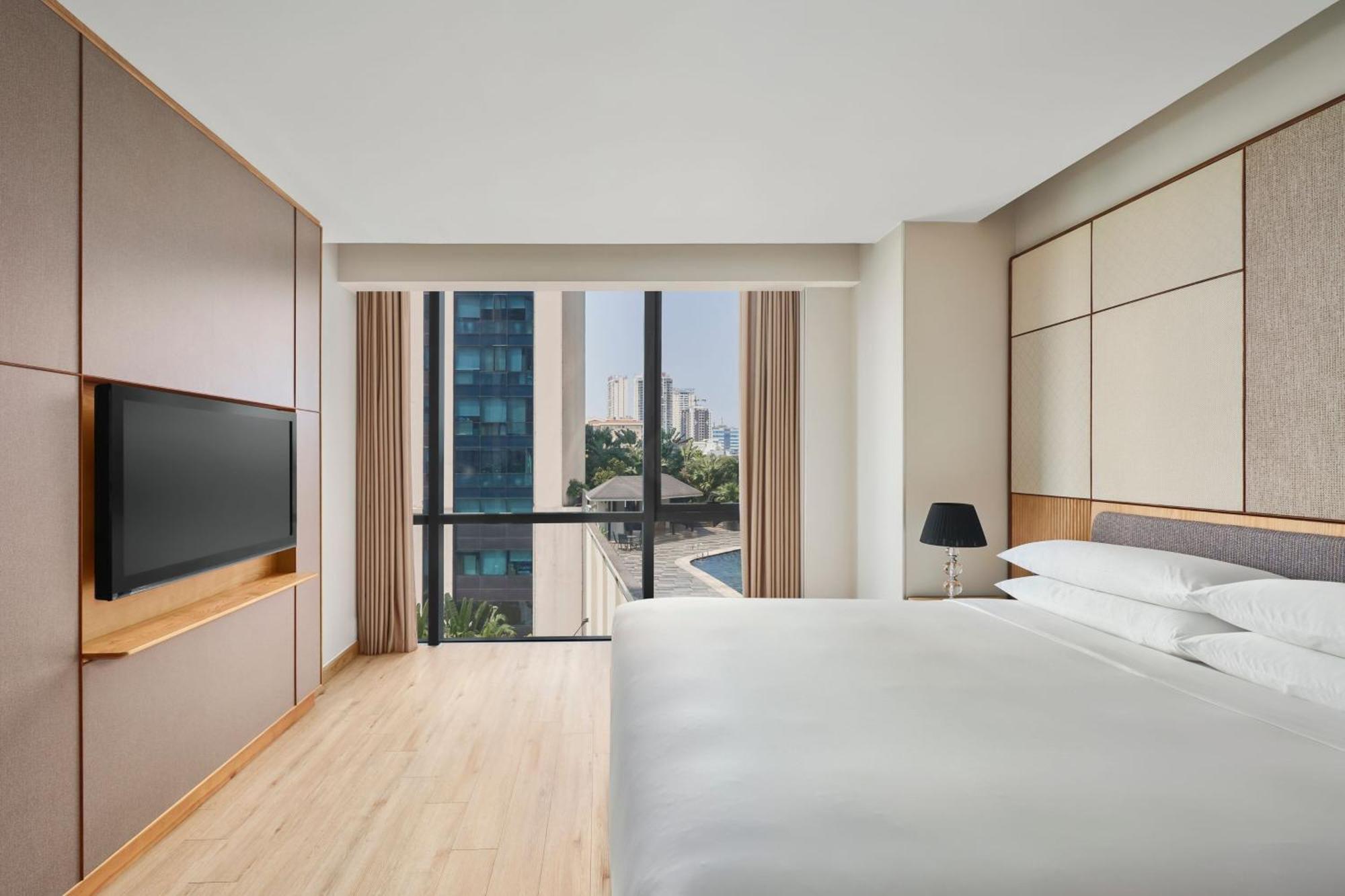 Khách sạn Sheraton West 5*