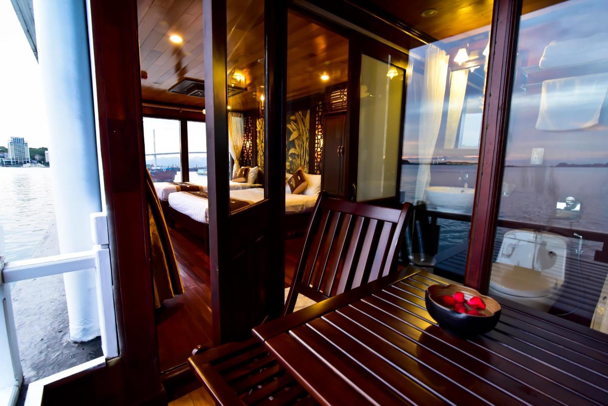 Renea Cruises Halong  Ha Long