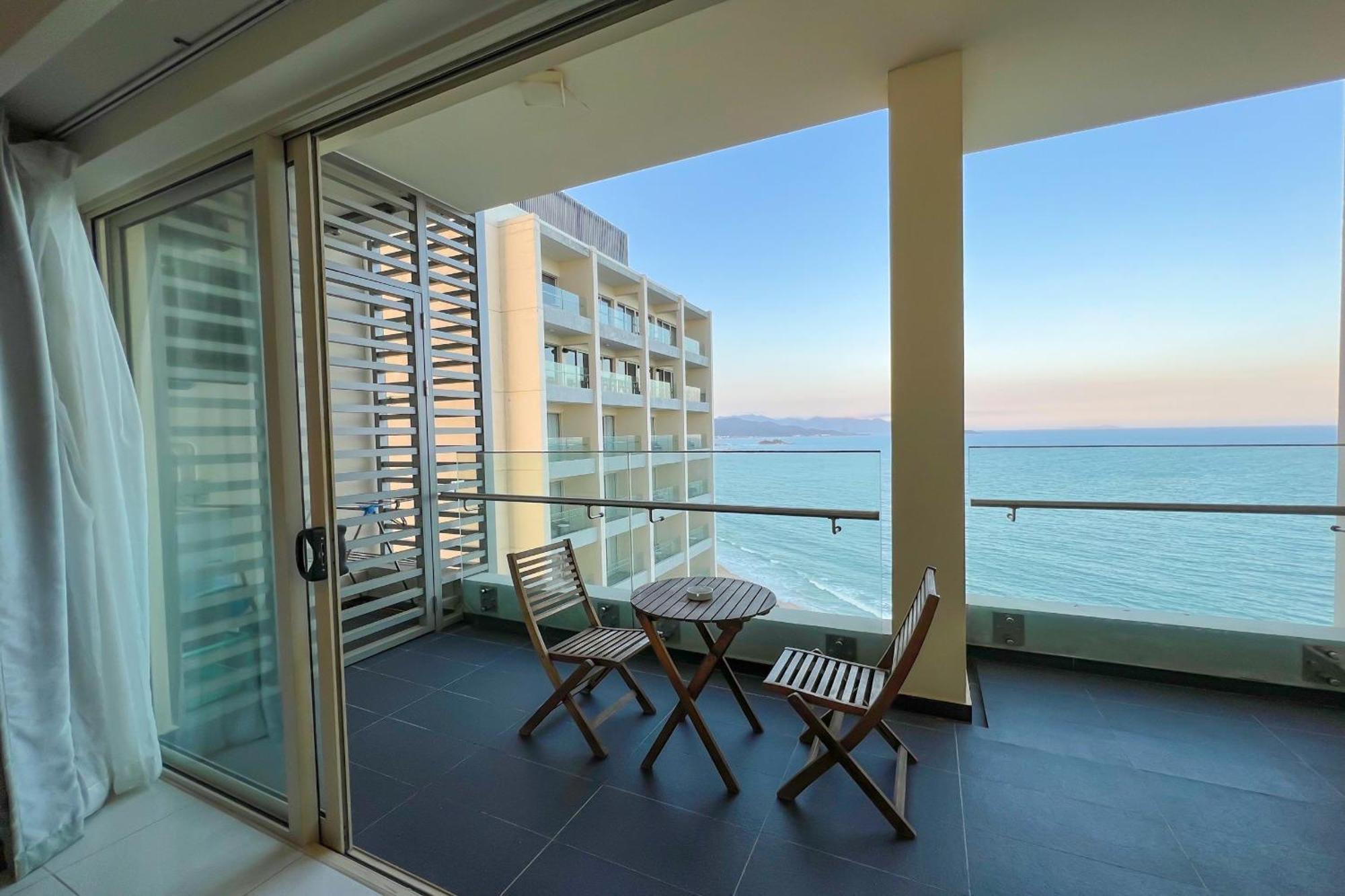 Rozy's Cozy Beachfront Apartment