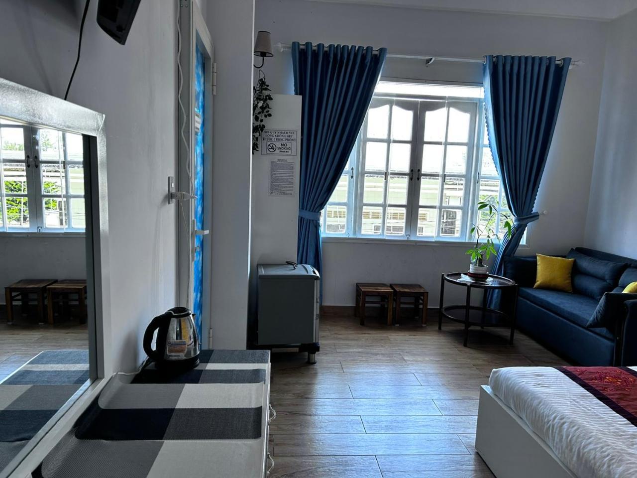 The Blue House Homestay *