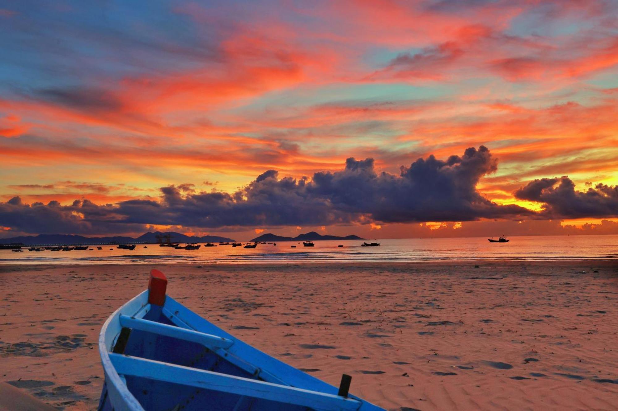 Khách sạn Isea By The Sea 5*