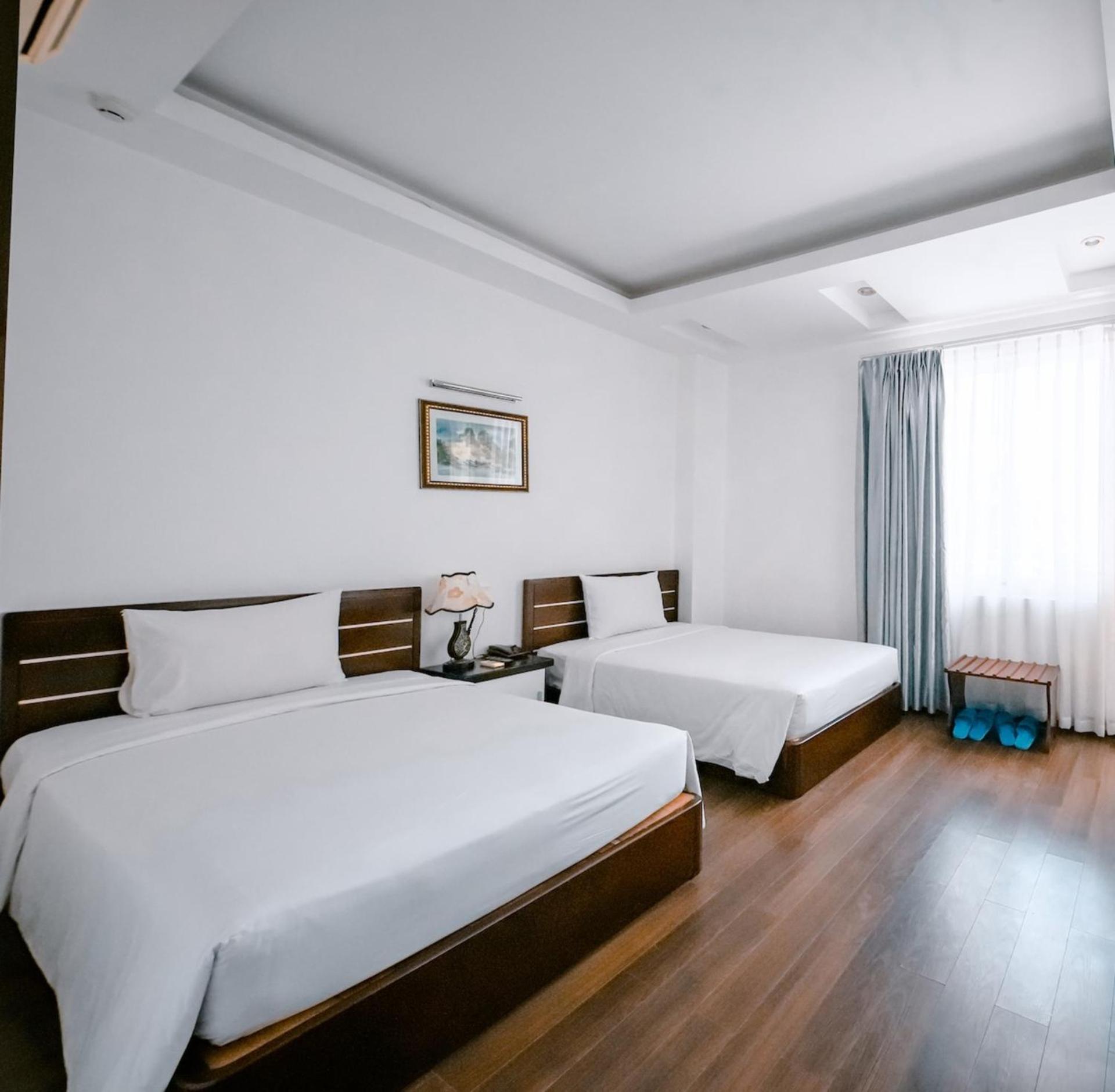 Khách sạn Happy Light 4*