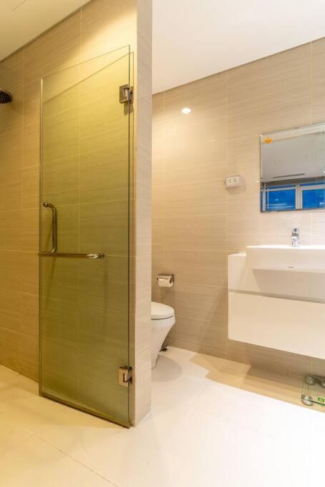 The Rixx Stylish In D1 At Ben Thanh With Netflix Pool Bathtub *