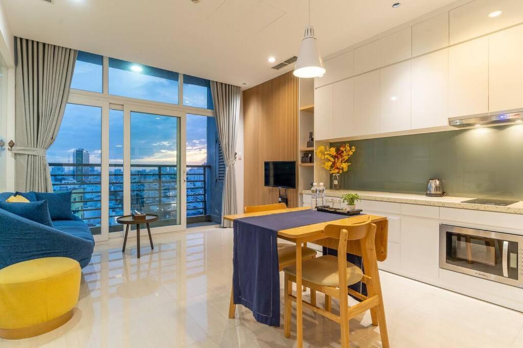Apartment The Rixx Stylish In D1 At Ben Thanh With Netflix Pool Bathtub Ho Chi Minh City