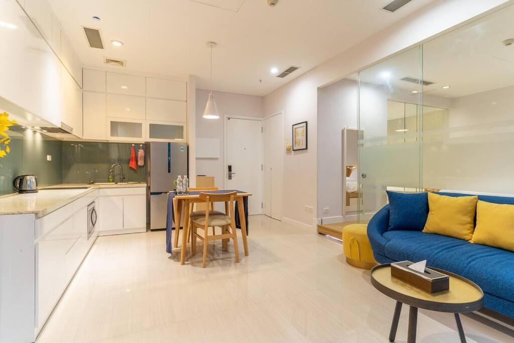 The Rixx Stylish In D1 At Ben Thanh With Netflix Pool Bathtub Apartment
