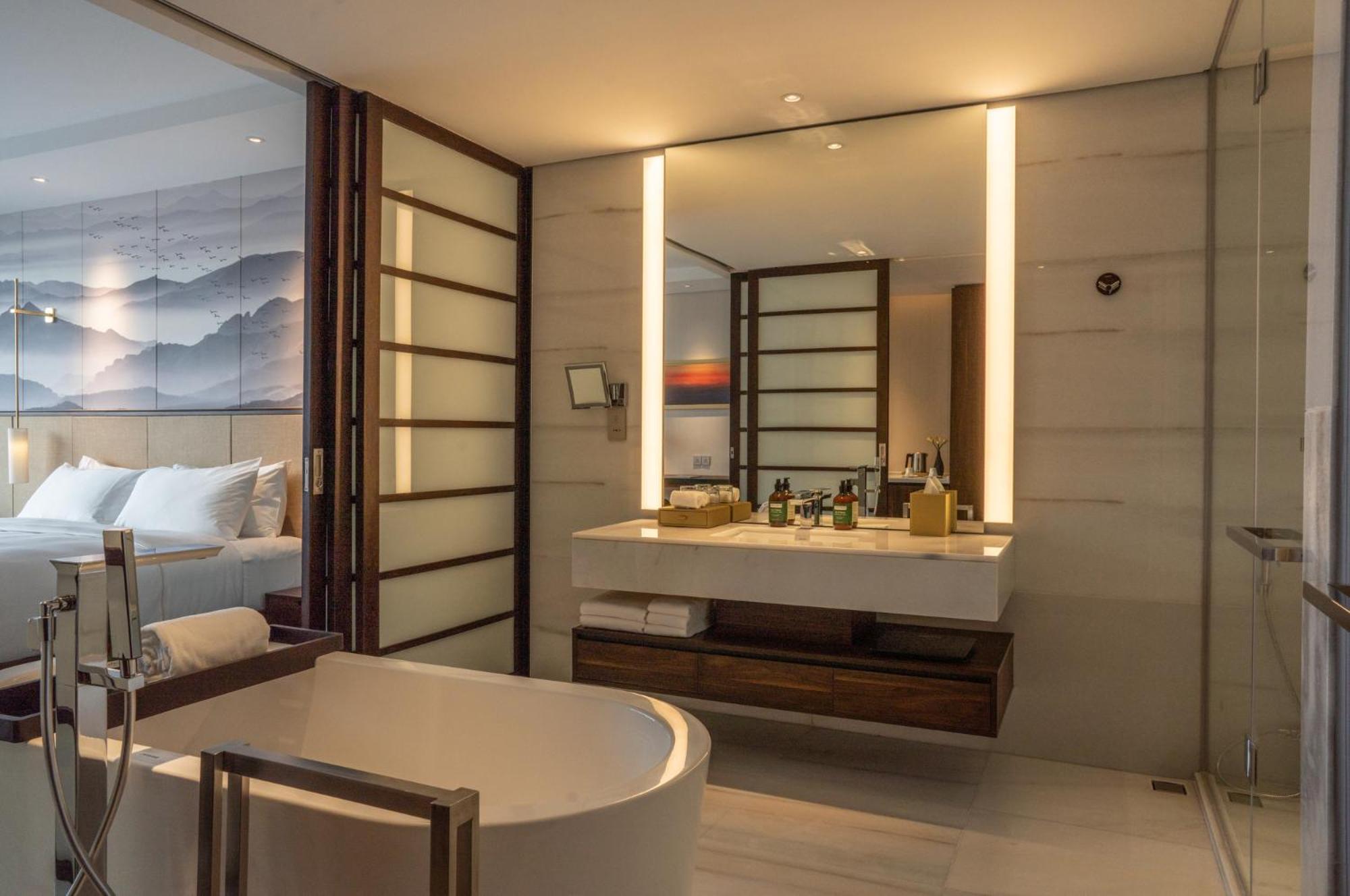 Crowne Plaza Centre By Ihg 5*