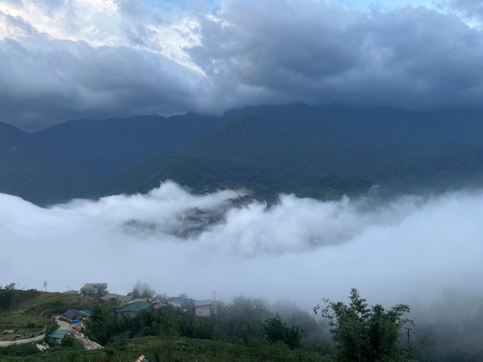 Black Hmong View Hotel
