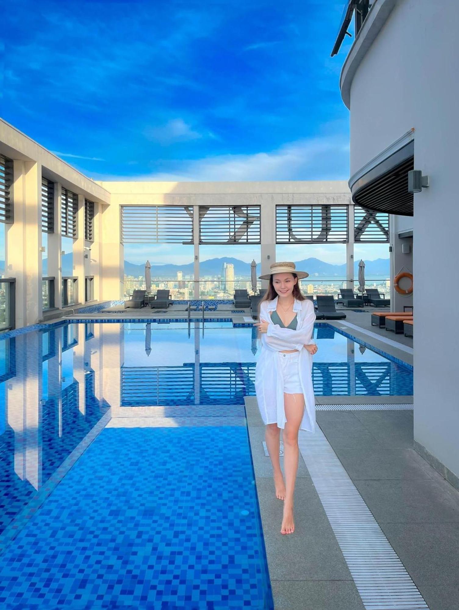 Luxury - Rooftop Swimming Pool - Front - Hinata Apartment *